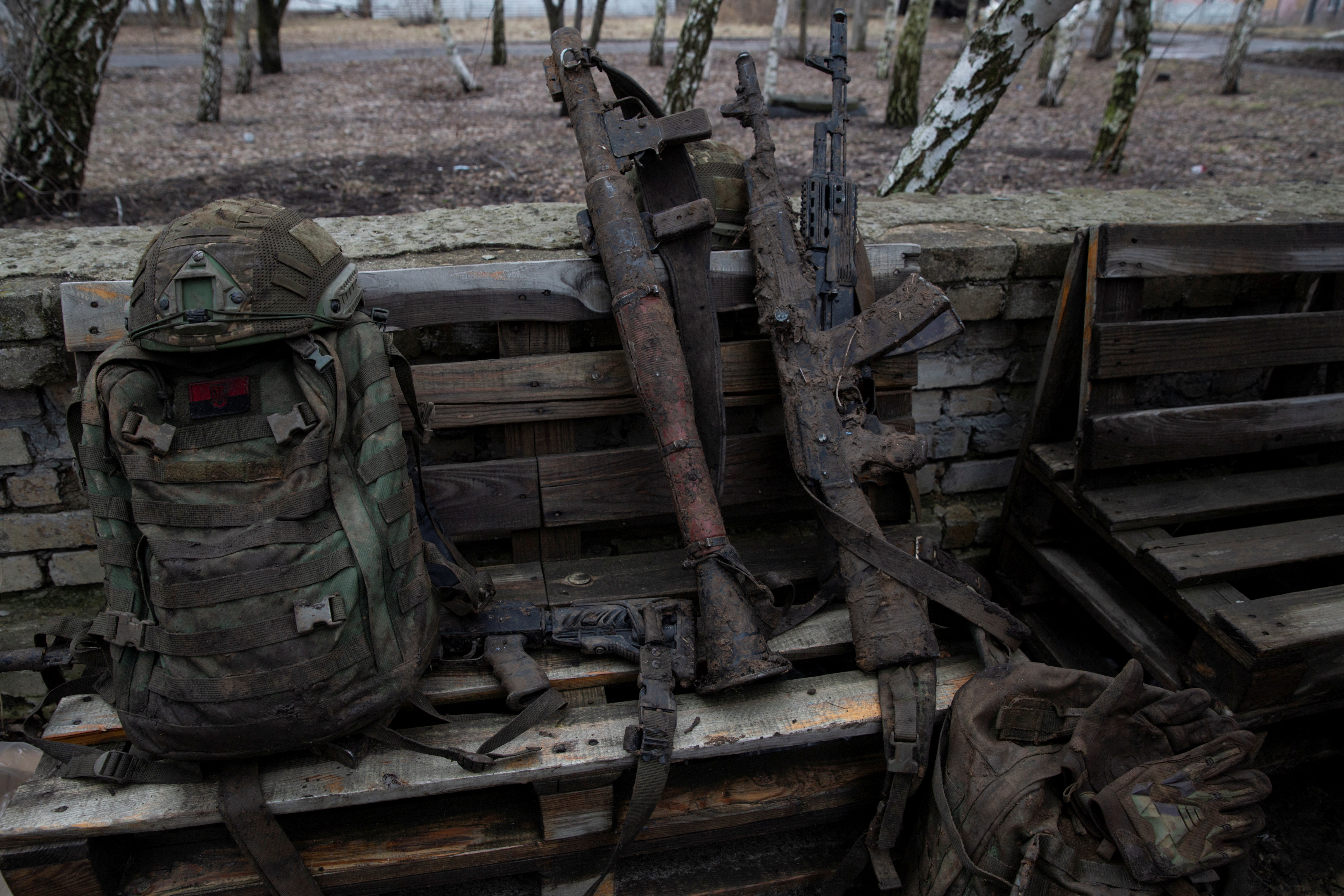 Armas de soldados ucranianos (REUTERS/Oleksandr Ratushniak)
