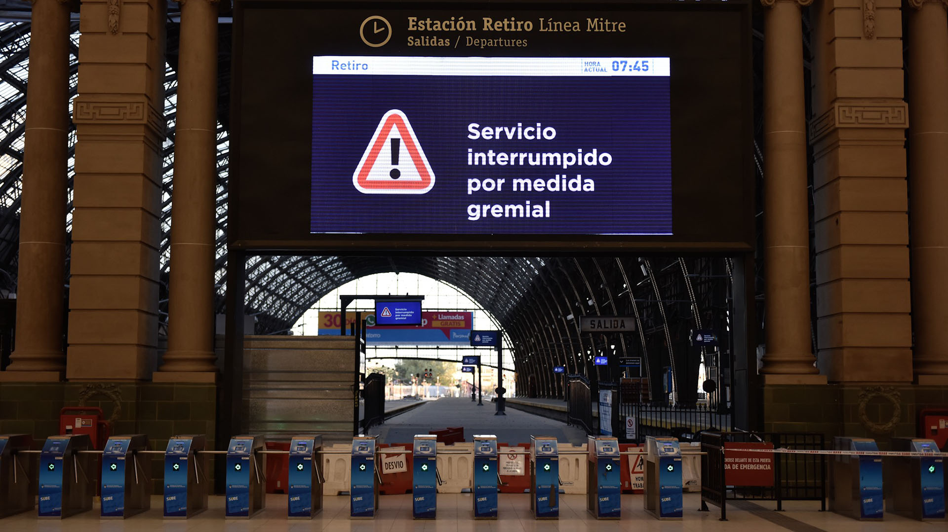 Ya hay algunos servicios cancelados en la estación de Retiro 