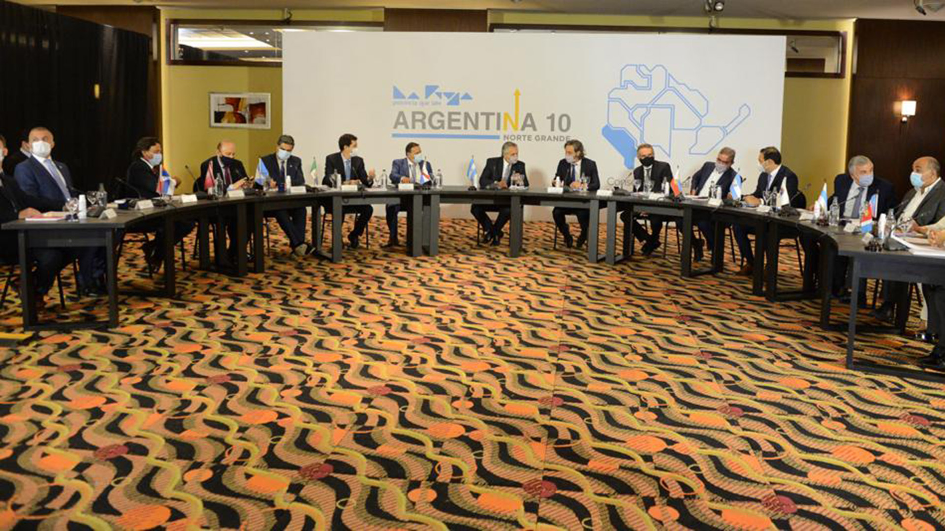 Durante toda la mañana sesionó el gabinete federal en Chilecito, La Rioja, con gobernadores del NEA y el NOA