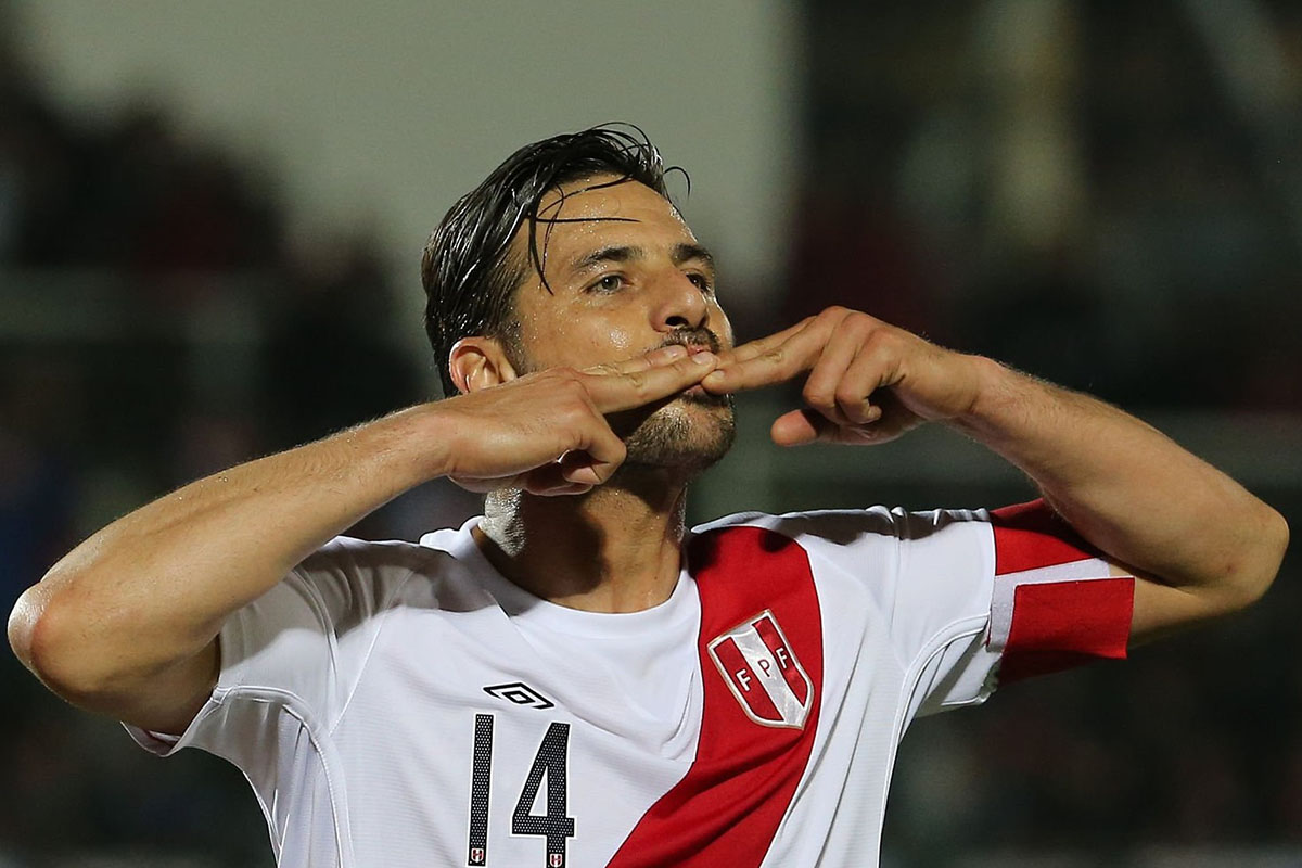 Claudio Pizarro aconsejó a los futbolistas jóvenes del Perú. | Foto: Getty Images
