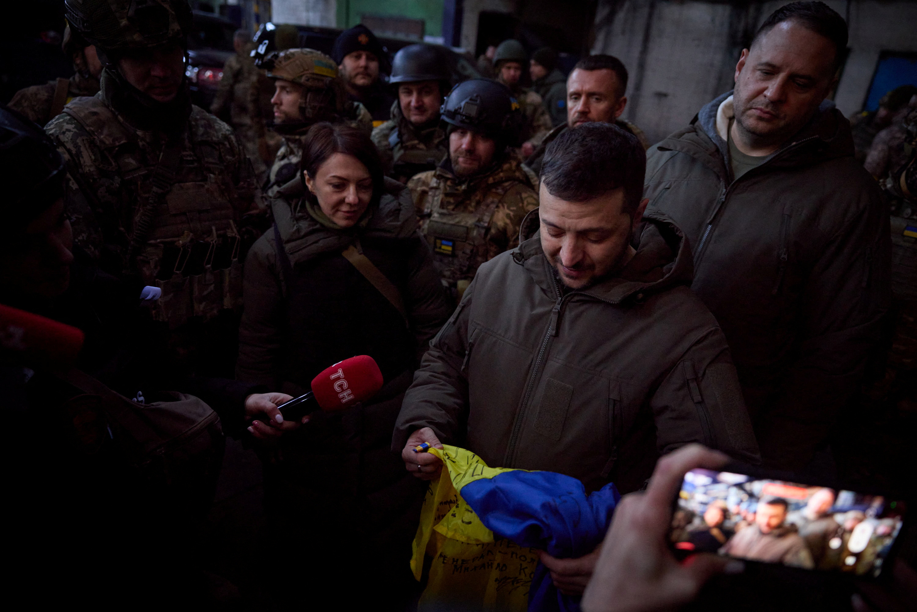 Volodimir Zelensky visitó Bakhmut, punto crítico en el frente oriental de Ucrania (REUTERS)