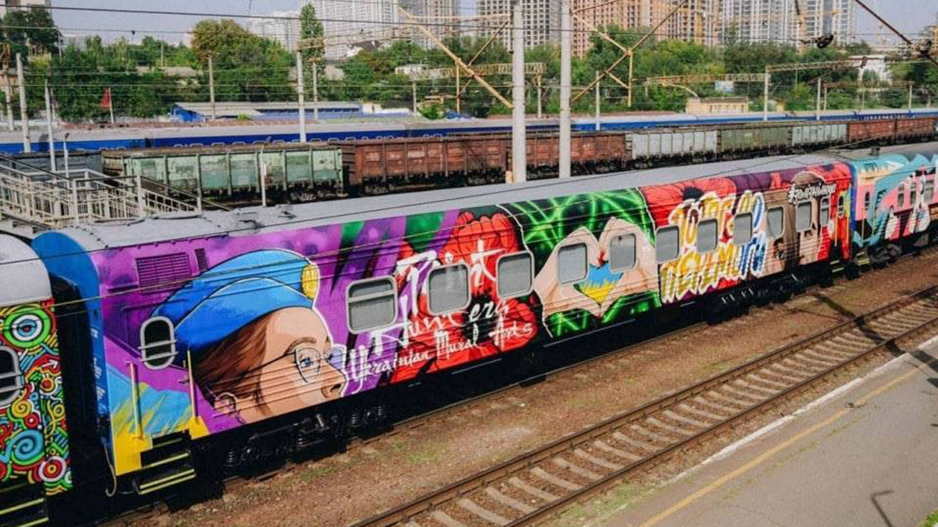 El tren se llama “Tren de la Victoria” y los vagones están pintados por artistas ucranianos, según informó el Ministerio de Defensa de Ucrania (Foto Ministerio de Defensa de Ucrania)