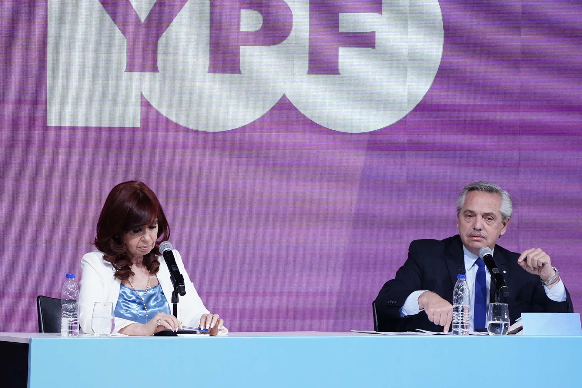 Cristina Kirchner y Alberto Fernández conversaron por teléfono el domingo a la noche para definir a la sucesora de Martín Guzmán (Franco Fafasuli)