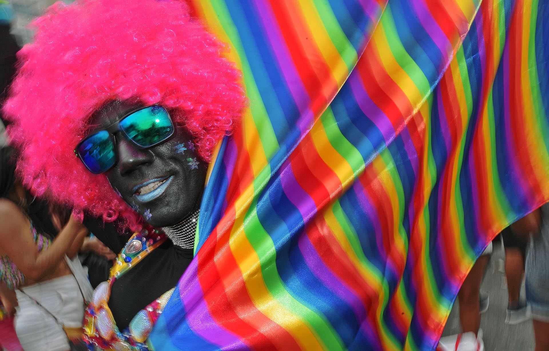 Un manifestante en el 22° desfile del Orgullo en Copacabana, Río de Janeiro, el 19 de noviembre de 2017