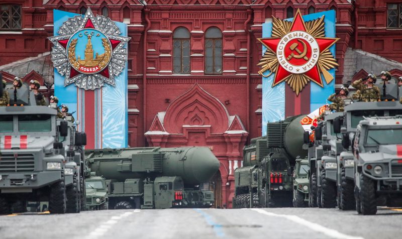 Russian military vehicles, including Yars intercontinental ballistic missile systems, pass through Red Square during Victory Day parade (REUTERS / Maxim Shemetov)