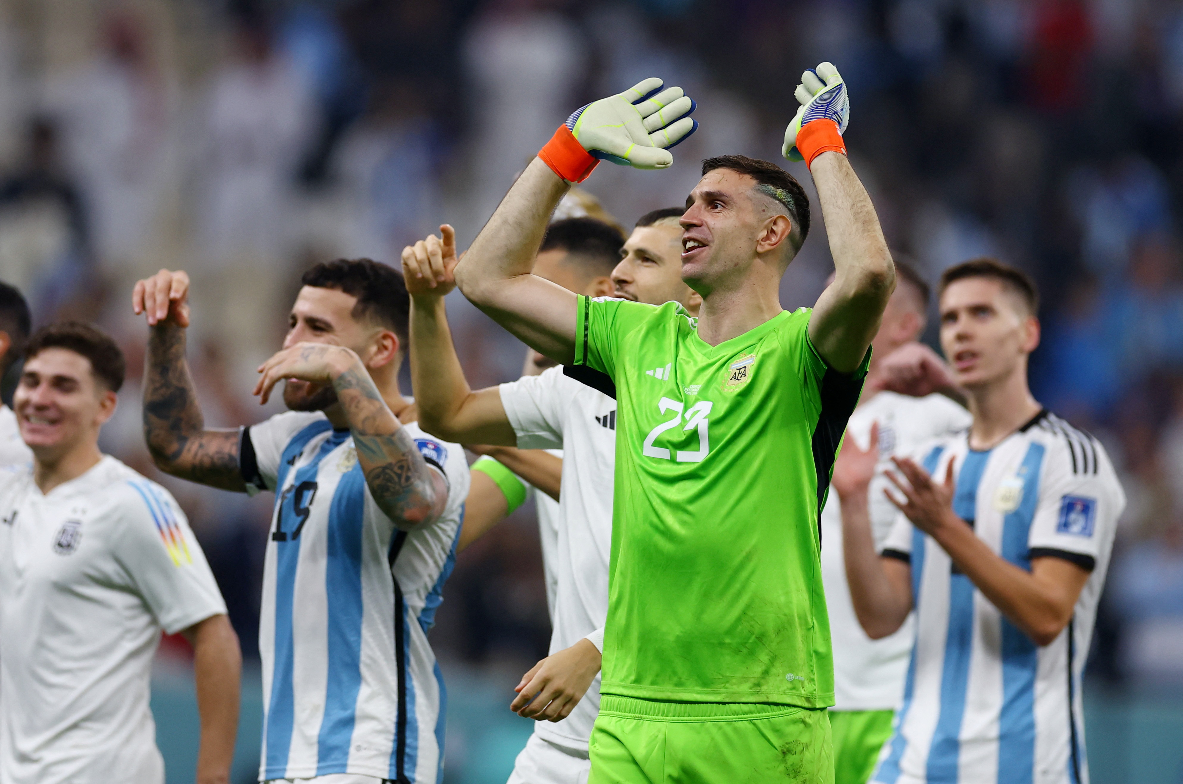 Dibu Martínez es una de las figuras de la selección argentina (Reuters/Kai Pfaffenbach)