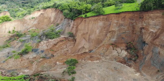 Luego del deslizamiento en Rosas, Cauca, habitantes de la zona advierten sobre mayores riesgos. 
Ejército Nacional.