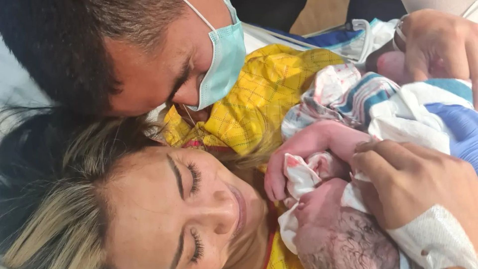 Nació bebé exatlónico: Zudikey Rodríguez y Pato Araujo reciben a su primer hijo