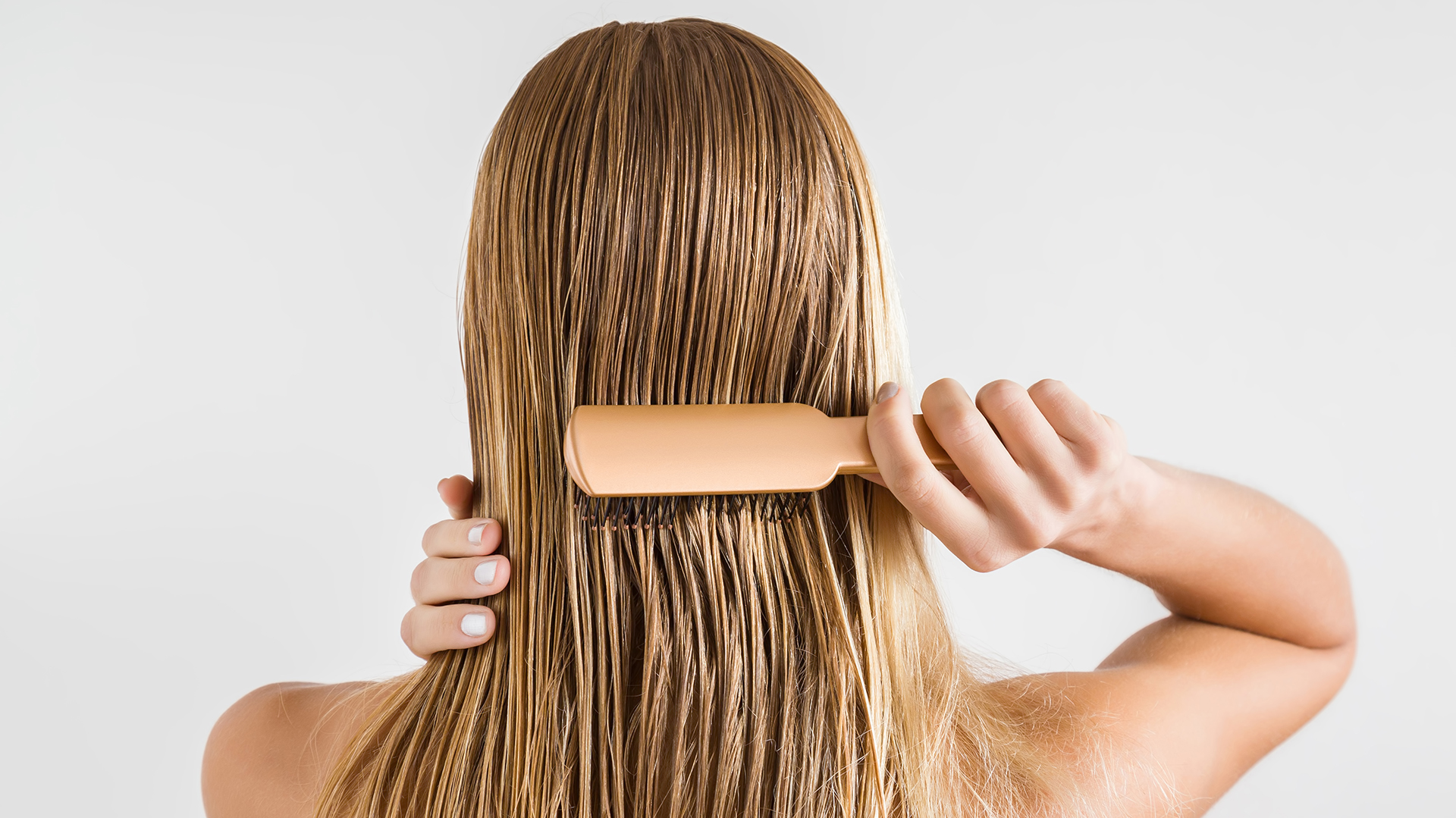 Cómo controlar el pelo en casa con las peluquerías cerradas (Shutterstock.com)