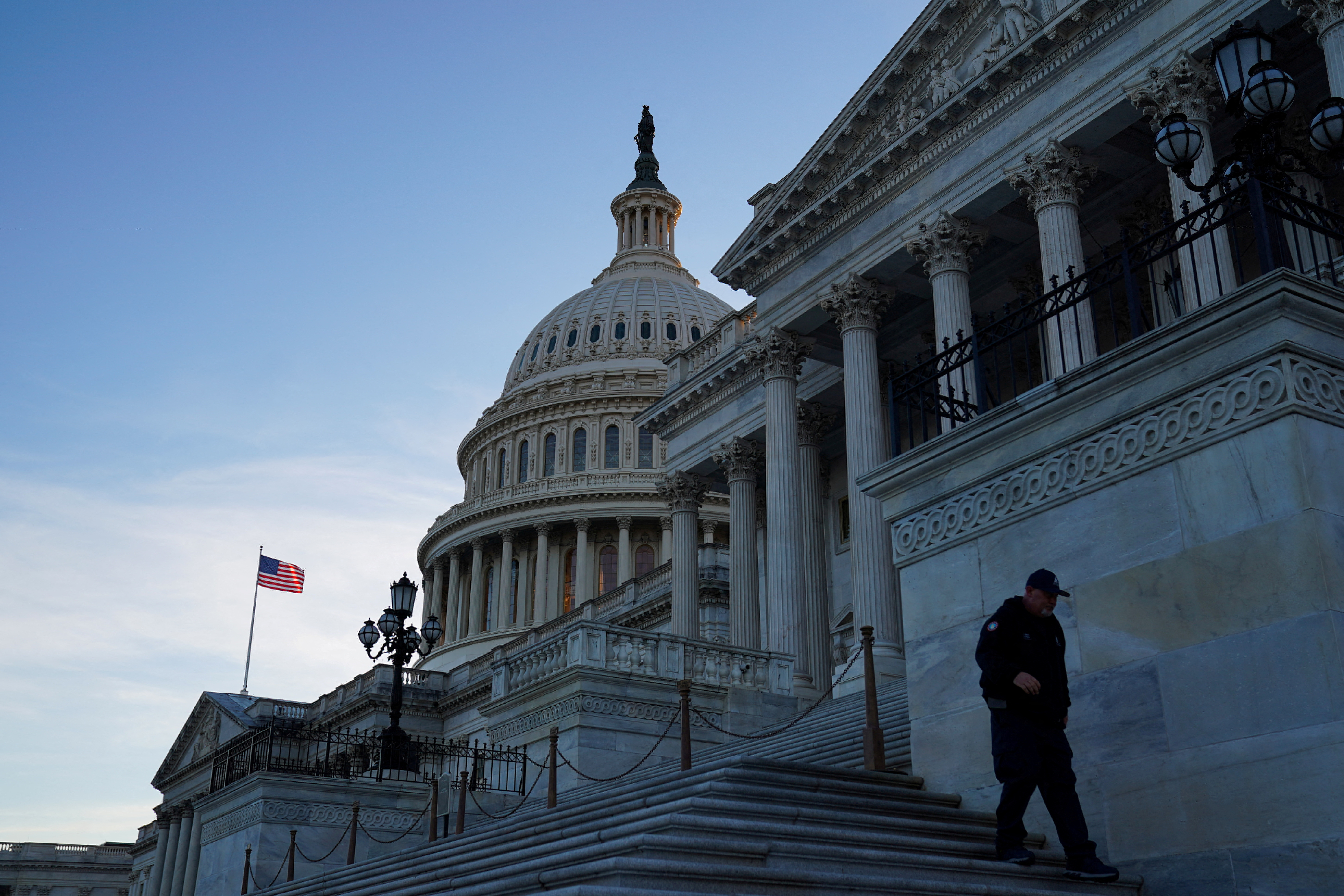 El Congreso de EEUU extendió por una semana el presupuesto federal para evitar el cierre de la administración