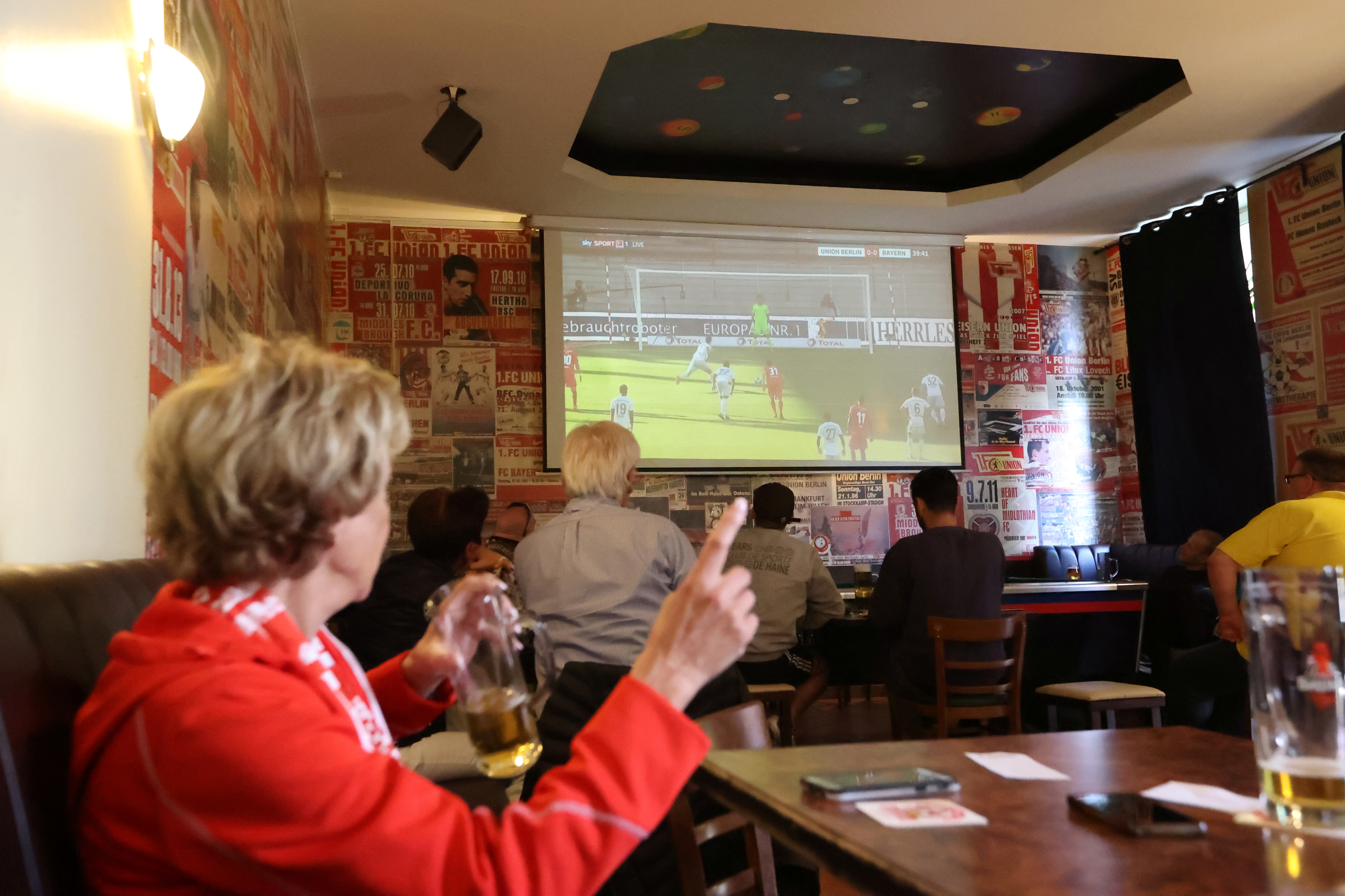 El público siguió el partido por televisión