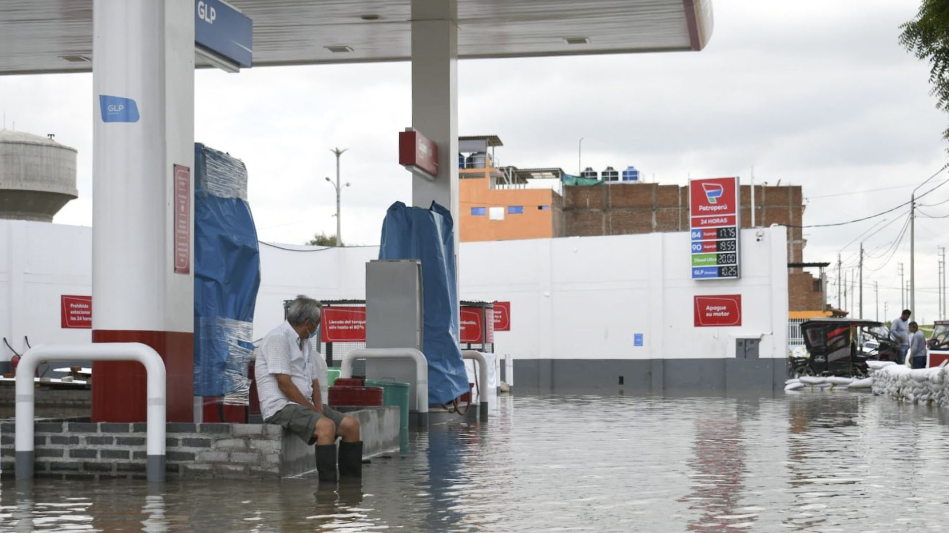 El fenómeno no son las lluvias ni los desbordes de ríos, sino que estas precipitaciones son consecuencia de un mar caliente que facilita la evaporación de las aguas. (Andina)