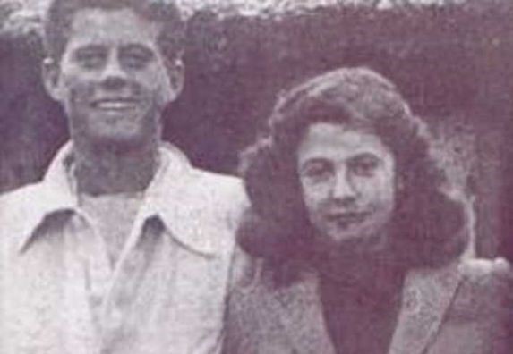 Un joven Kennedy junto a Stella Cárcano. El futuro presidente norteamericano era amigo de la tradicional familia cordobesa