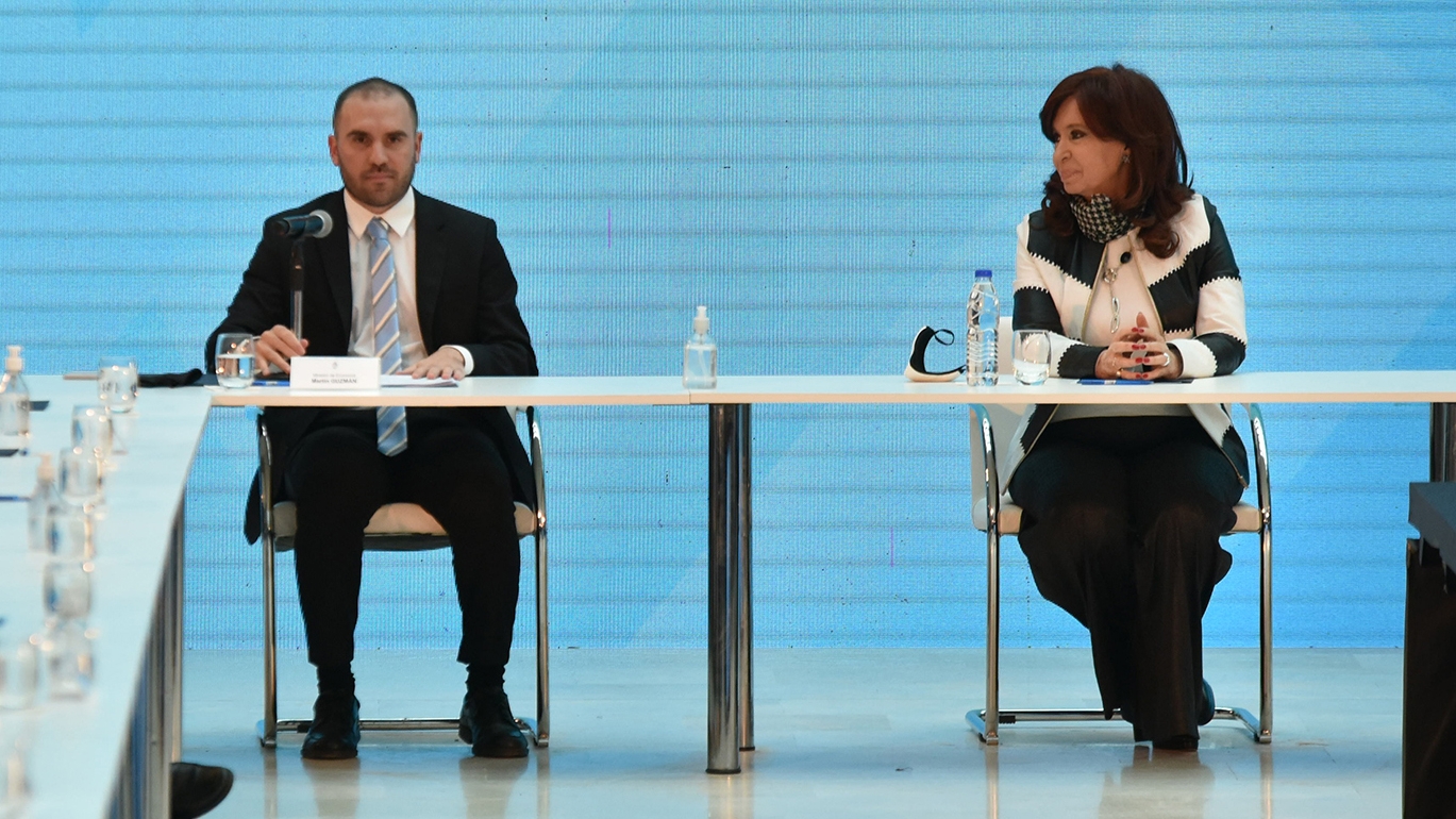 Martín Guzmán y Cristina Kirchner durante un acto (Franco Fafasuli)