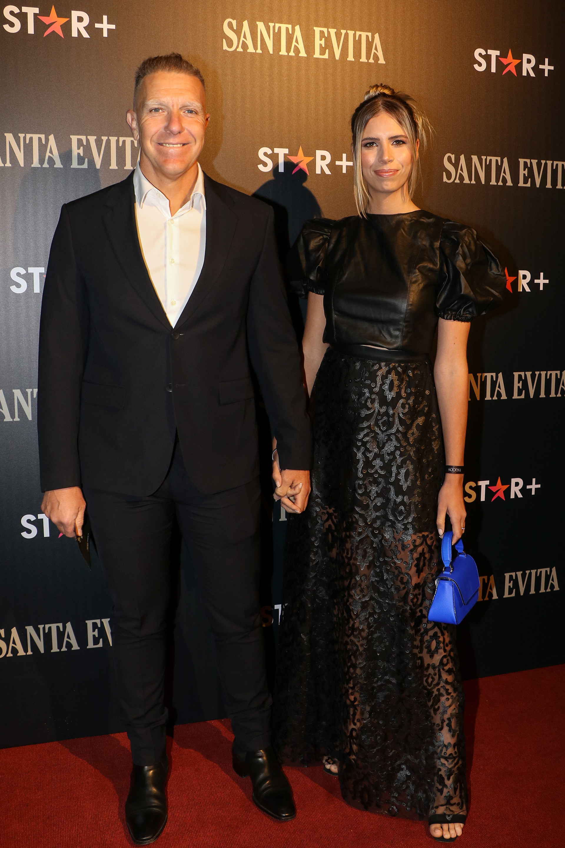 Alejandro Fantino y su pareja, Coni Mosqueira, presentes en la alfombra roja