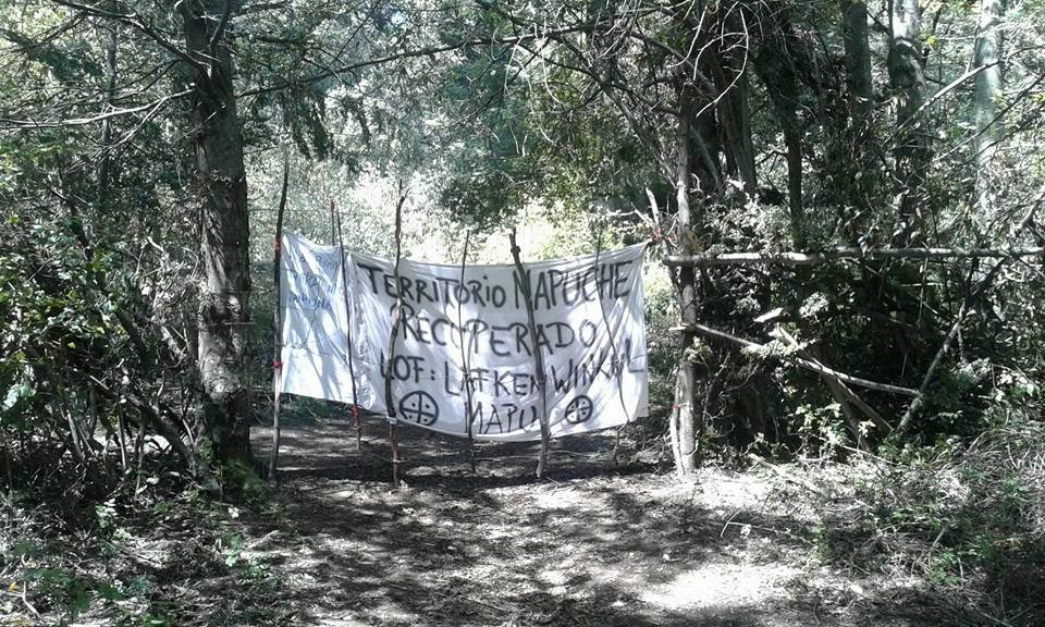 Pancarta reivindicativa mapuche (Europa Press)

