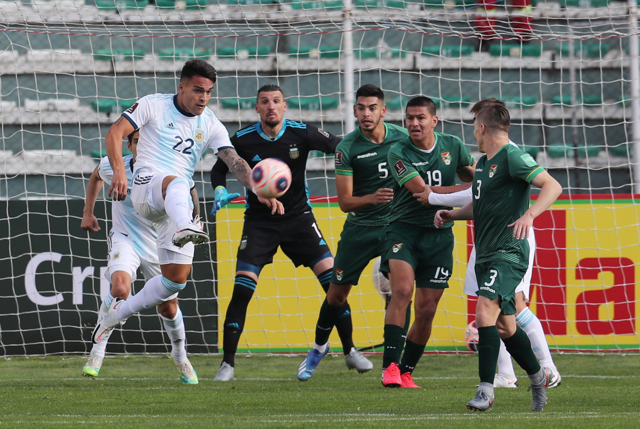 En los primeros minutos, la Selección mostró dominio en ataque pero no llegó a concretar jugadas claras de peligro