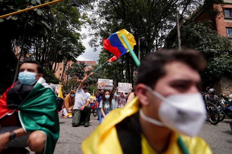 manifestantes en una marcha en Bogota. REUTERS/Nathalia Angarita 