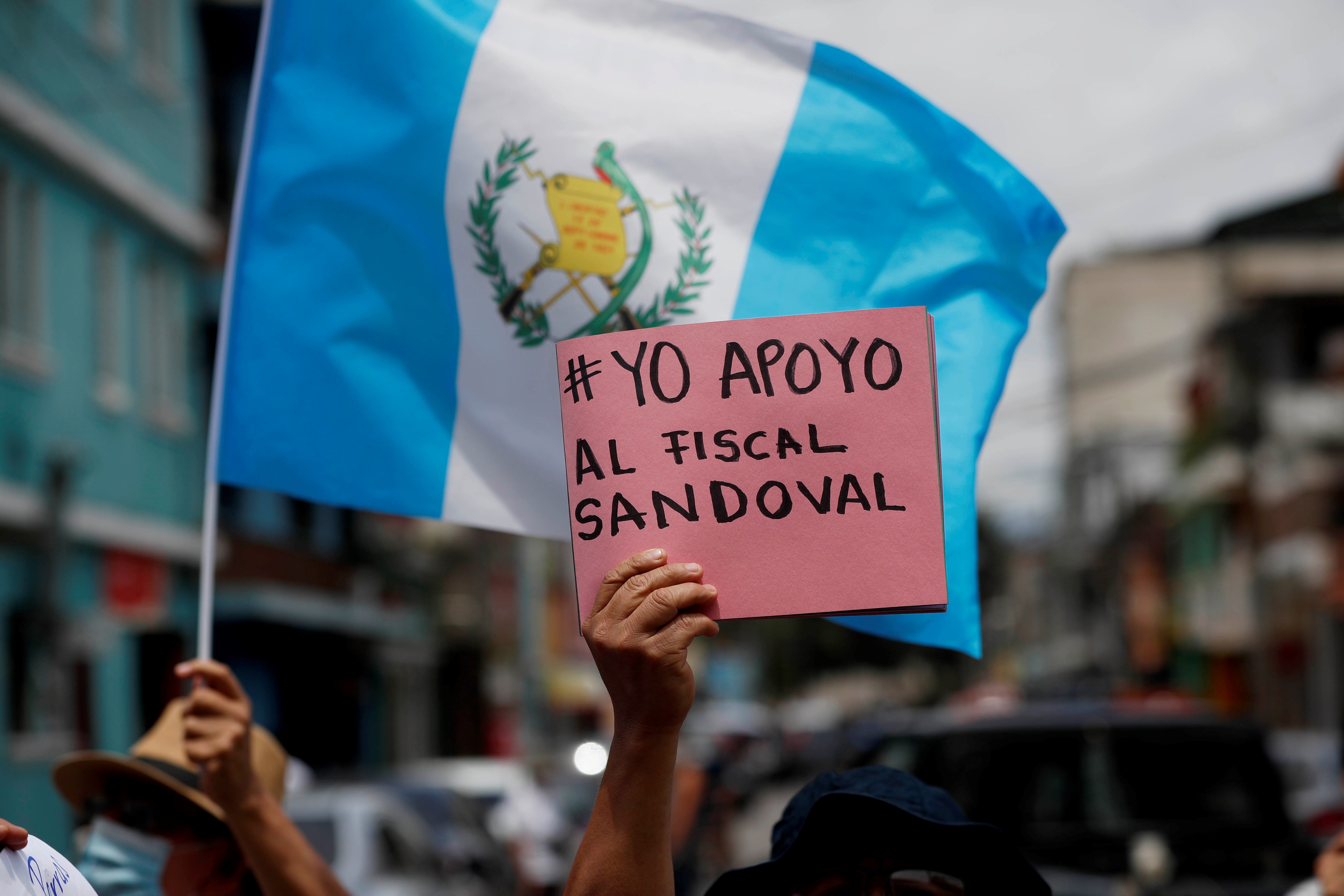 Ciudadanos participan en una manifestación ayer en Ciudad de Guatemala (Foto: EFE)