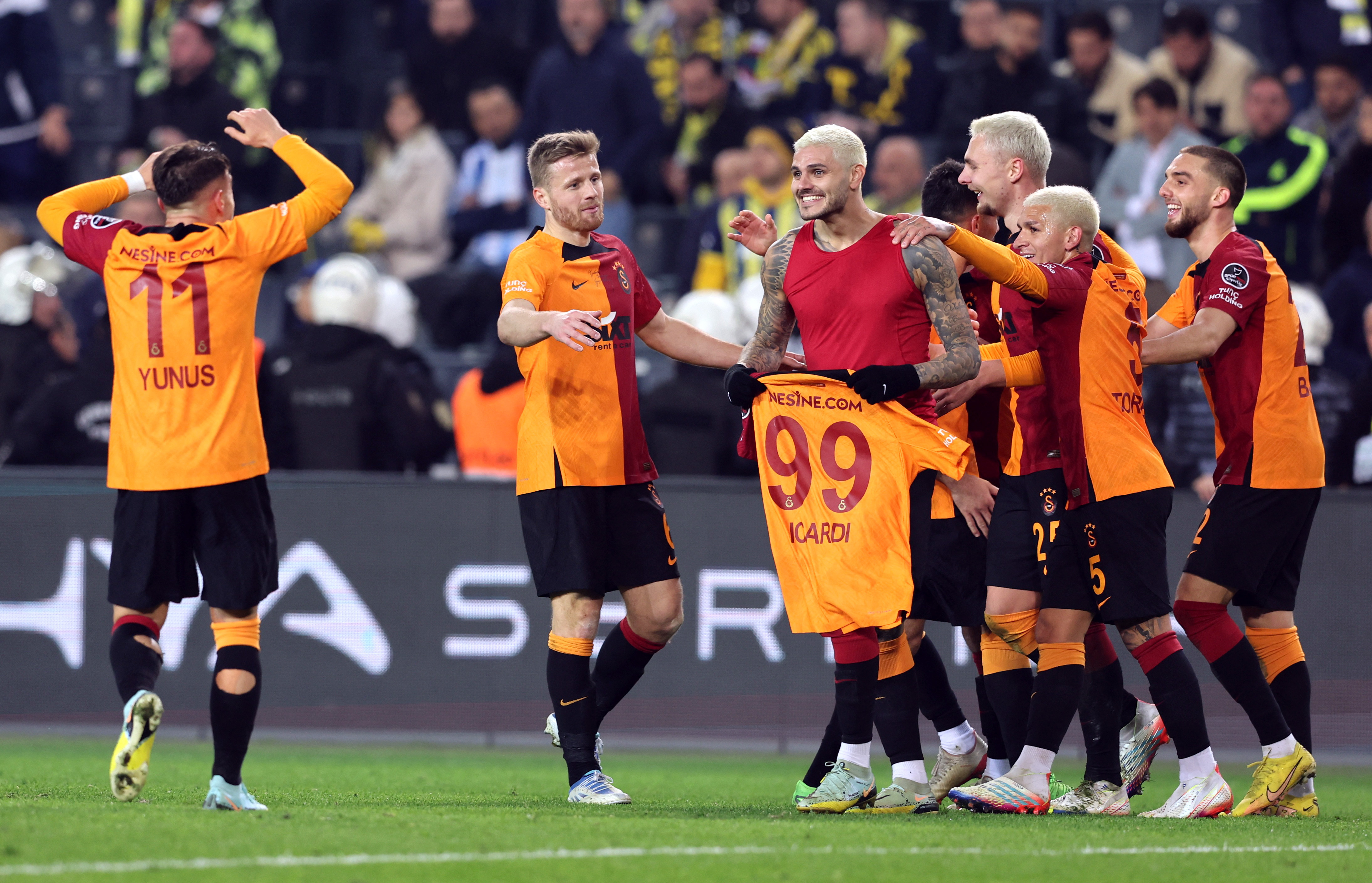 Mauro Icardi anotó el gol que cerró el triunfo de Galatasaray en el clásico de Turquía e imitó a Messi en el festejo: su provocador posteo en redes