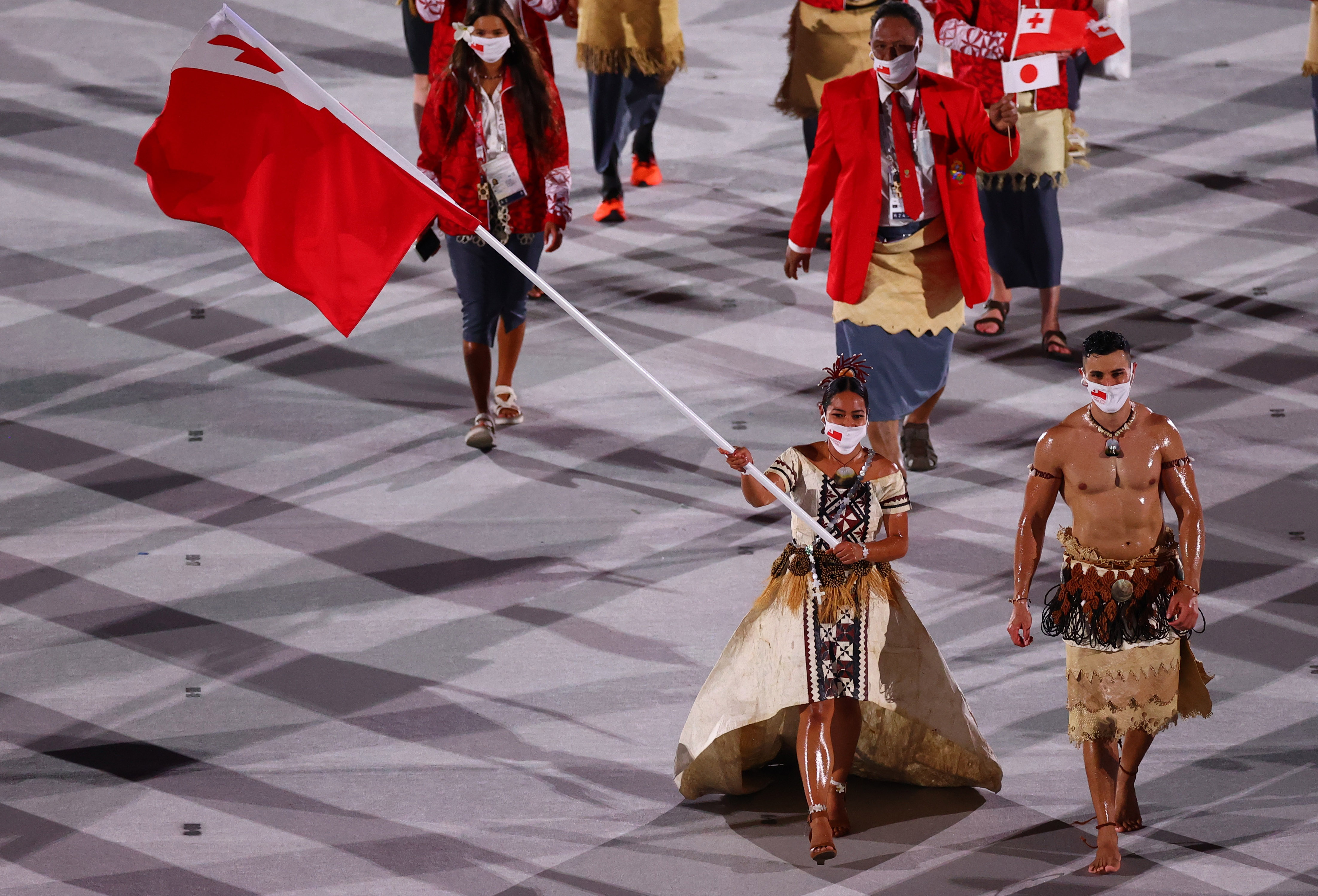 Pita Taufatofua, de Tonga, nuevamente protagonista de una ceremonia inaugural (REUTERS/Mike Blake)