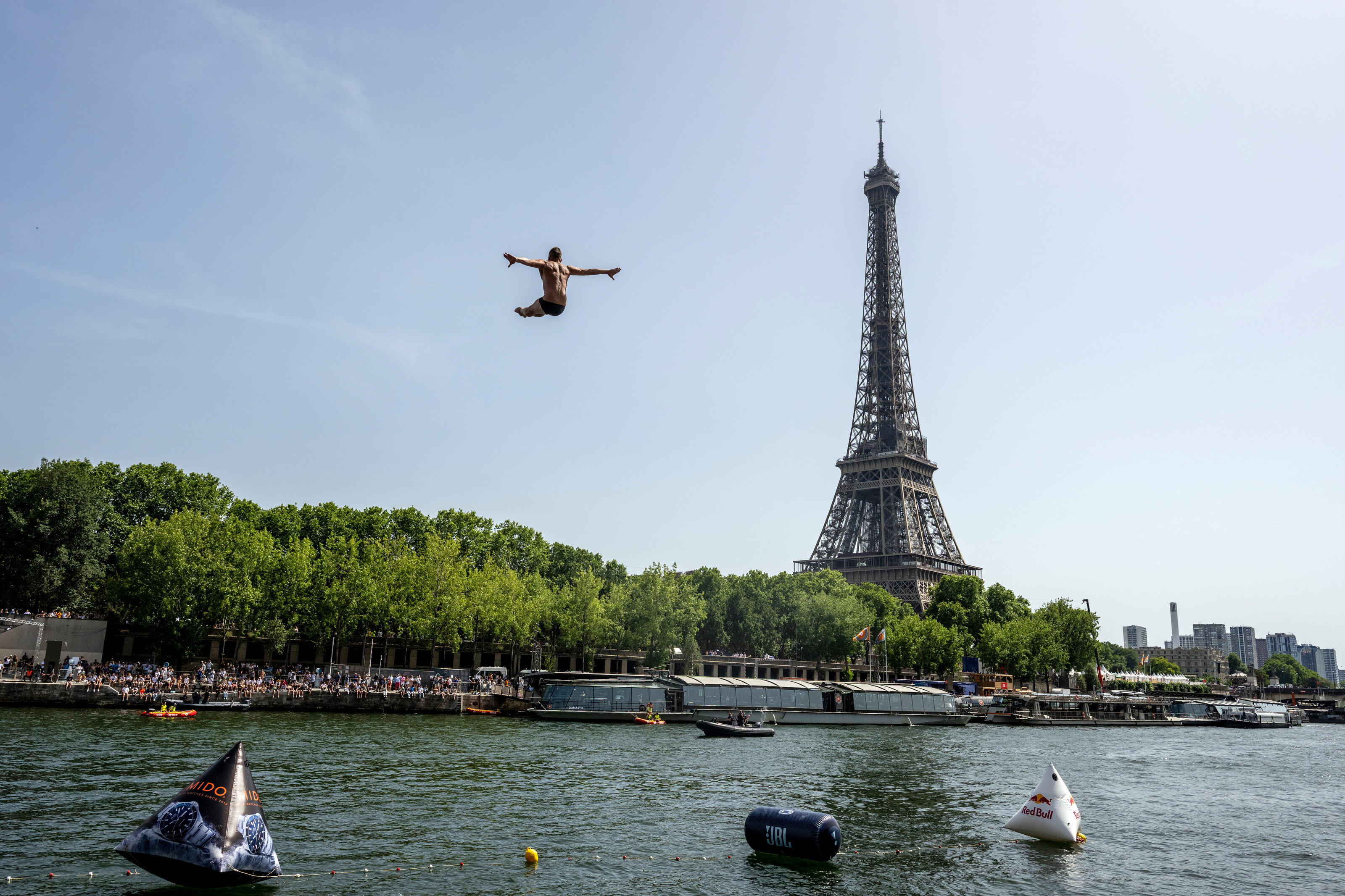 De saltar en acantilados a desafiar a la gravedad en París: atletas de todo el mundo expusieron su talento en Francia