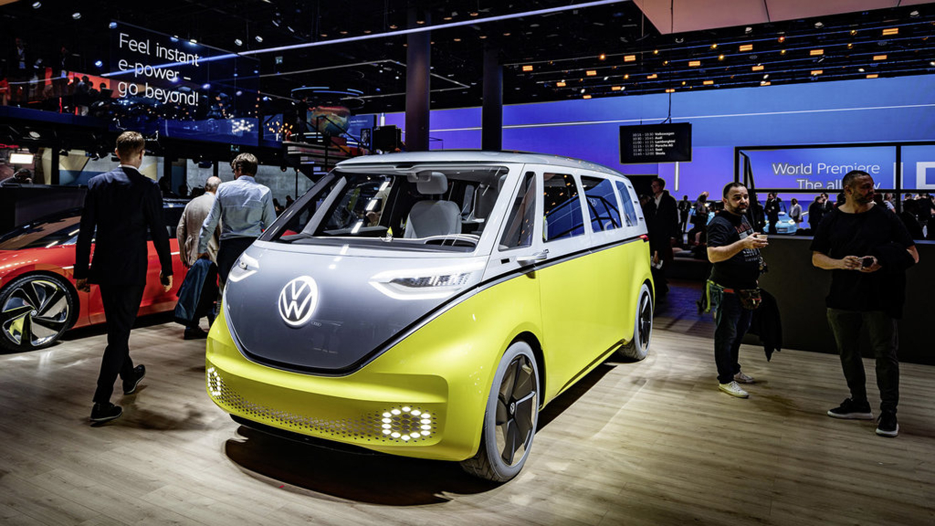 El VW ID. Buzz presentado en sociedad como concept car, ahora mostrará su forma definitiva como monovolúmen eléctrico