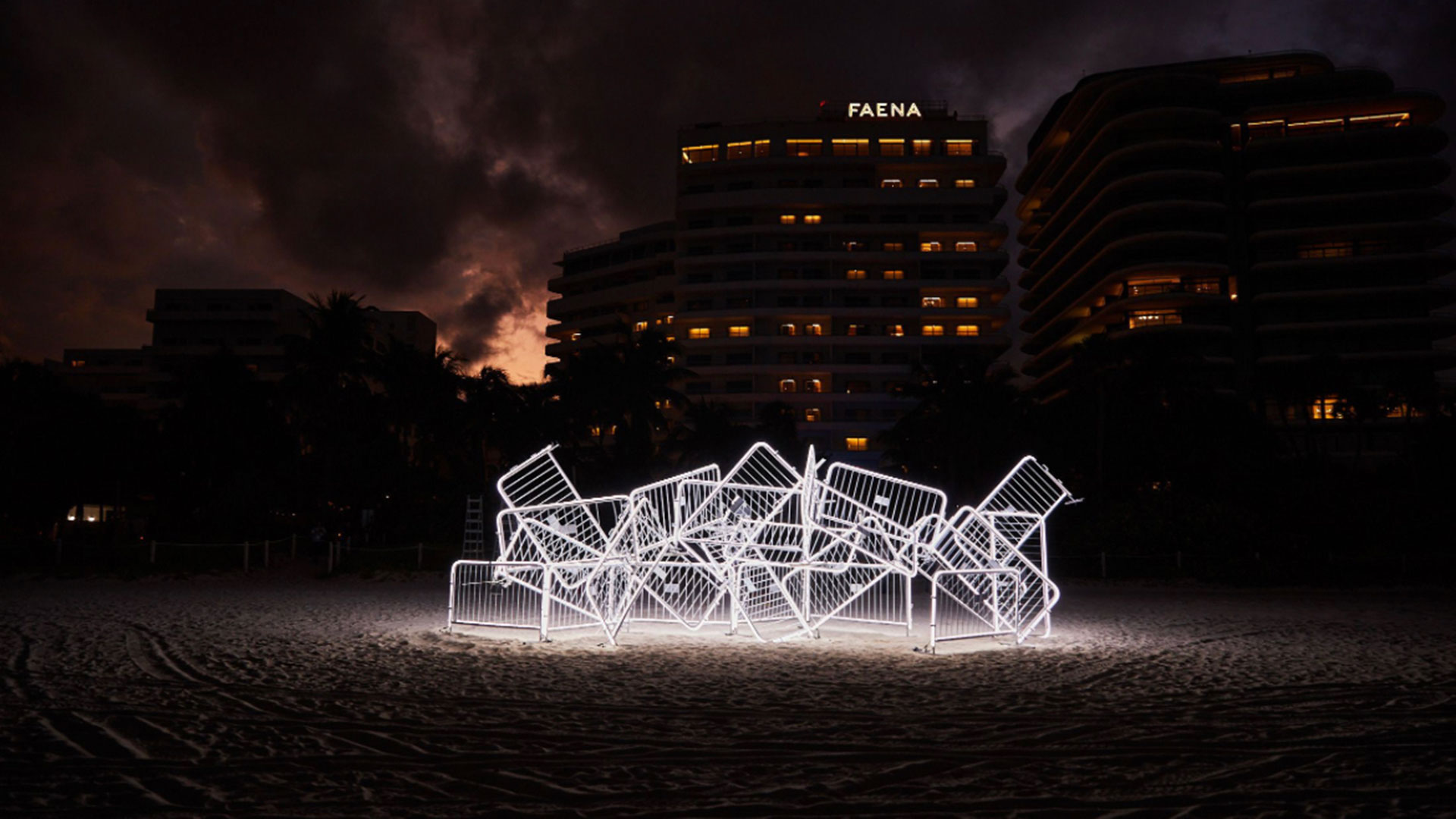 “Patria y vida” se hace escultura de gran tamaño en la Semana del Arte de Miami