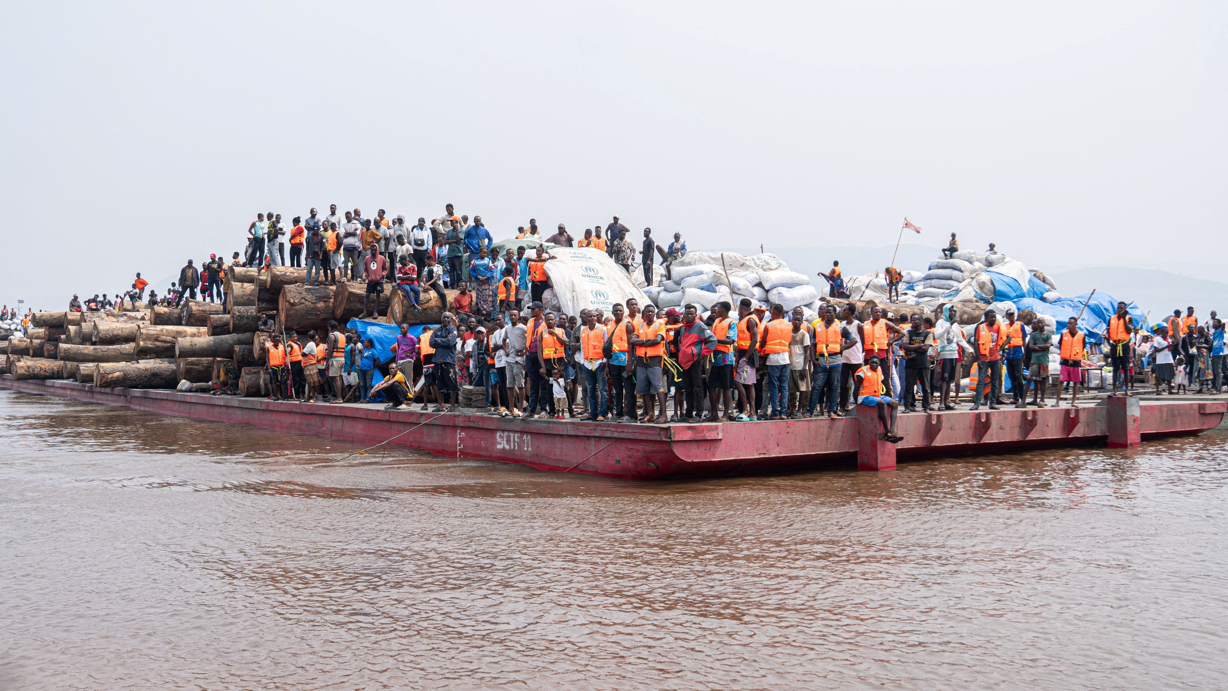 Congo intercept&oacute; un barco para aislar a 200 pasajeros tras la muerte de un hombre con s&iacute;ntomas de &eacute;bola