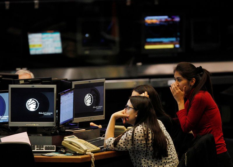 Semana Financiera: se recalentó el dólar mientras los bonos y las acciones siguen en rojo