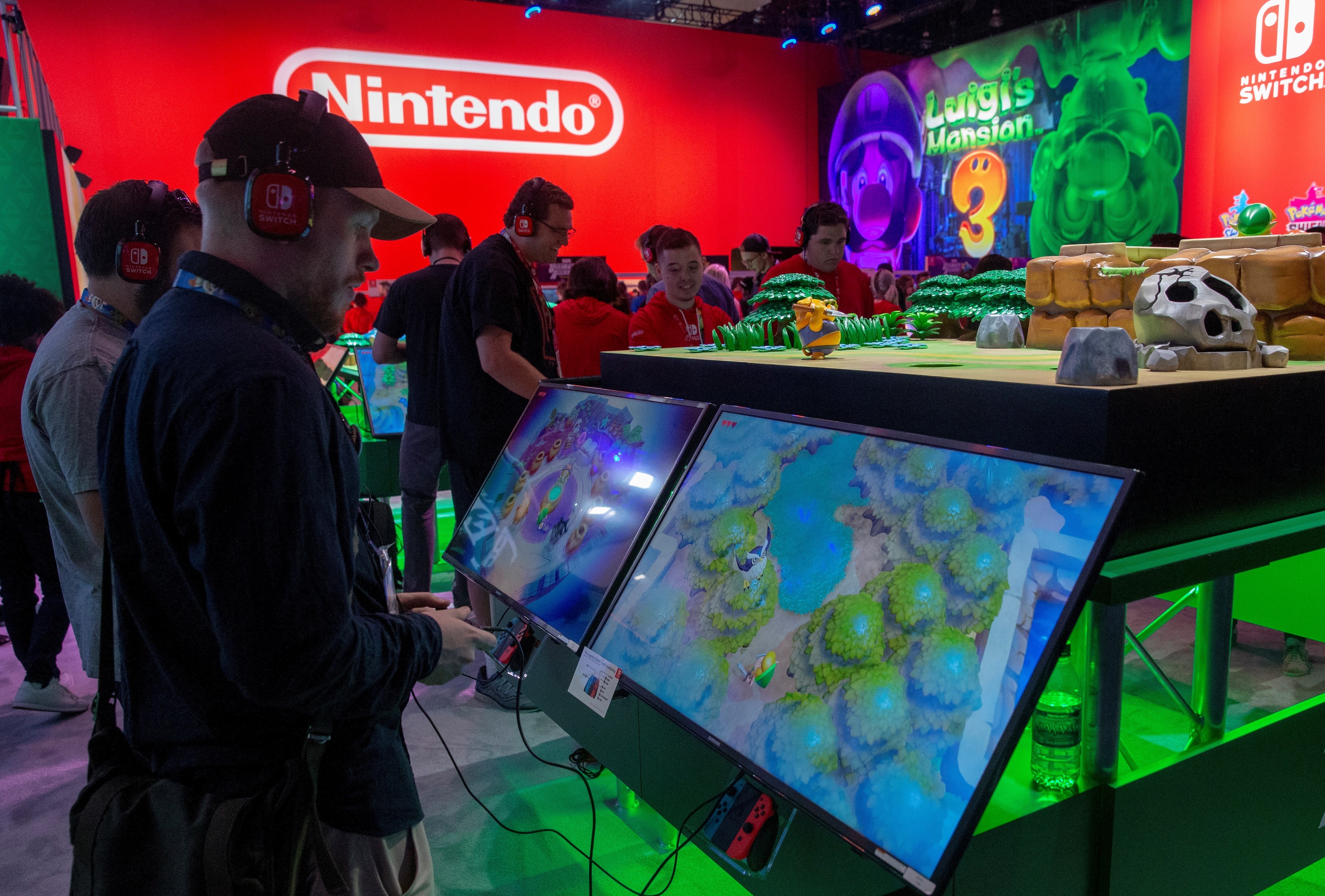 Un visitante prueba un videojuego durante la exposición Electronic Entertrainment Expo (E3) de 2019, en Los Ángeles, Estados Unidos. Este año fue virtual (EFE/ Adam S Davis/Archivo)
