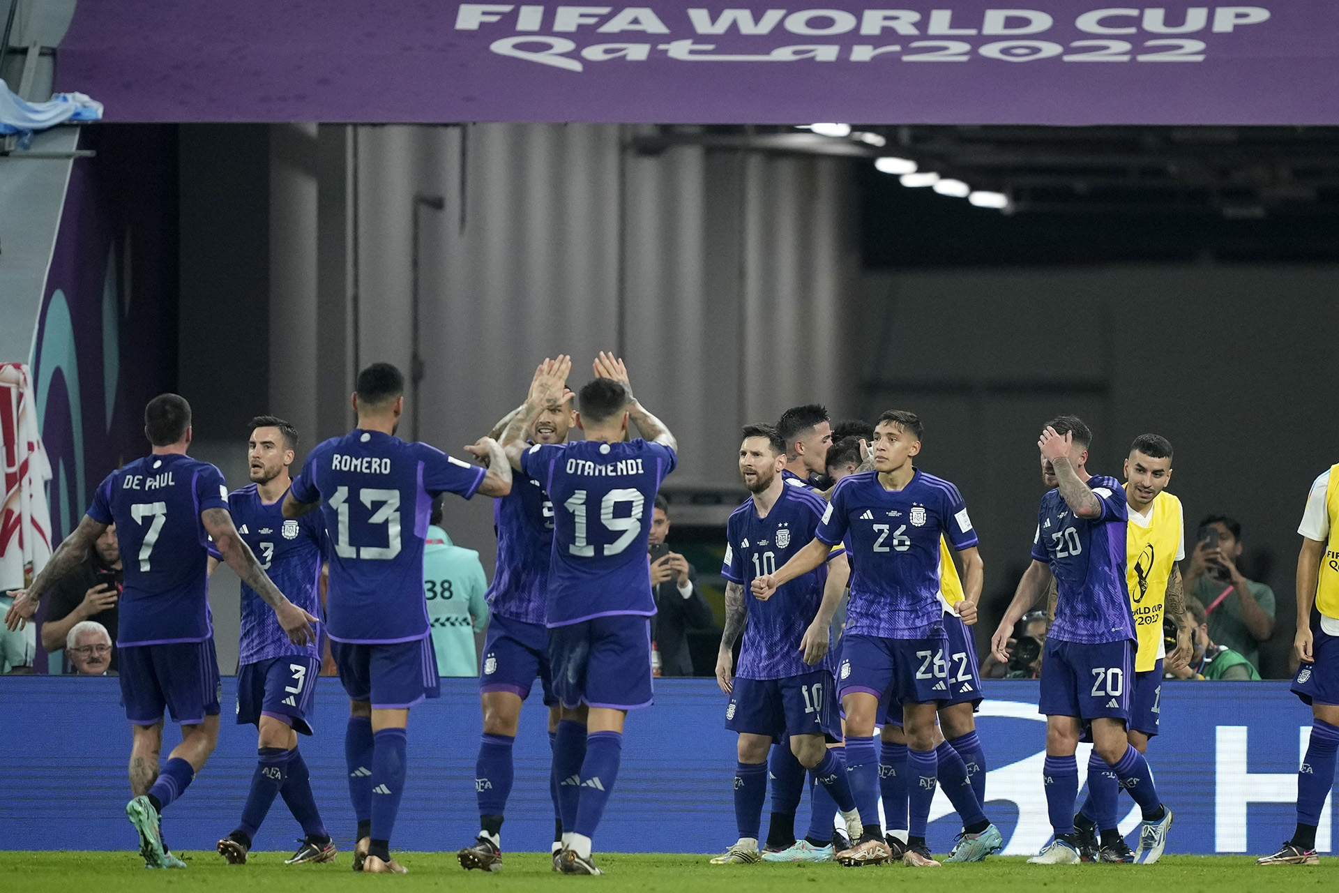 Los festejos del segundo gol argentino. Foto: AP Photo/Jorge Saenz