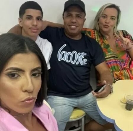 Una selfie familiar cuando nadie imaginaba el horror: Fernanda, Bruno, su padre Adeilson Cabral y Cíntia