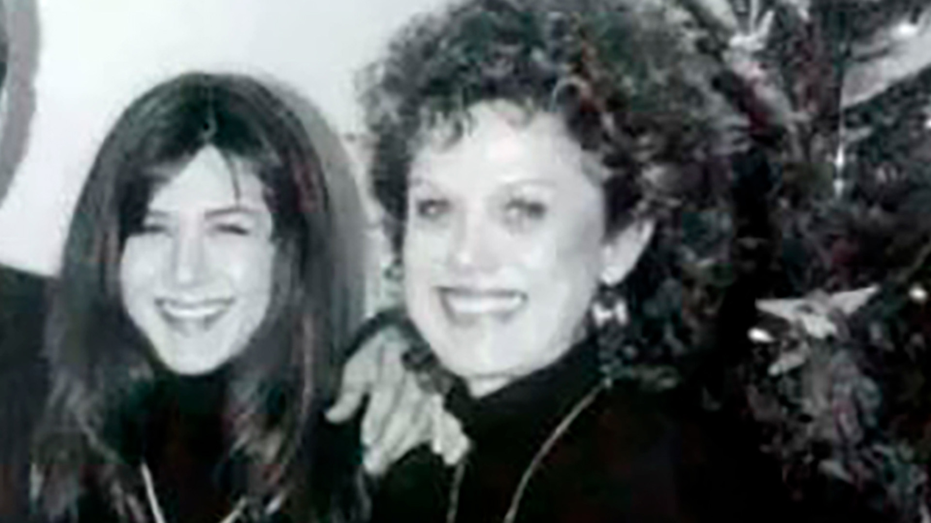 Jen con Nancy Dow, su madre, que fue modelo y atormentó a su hija desde pequeña