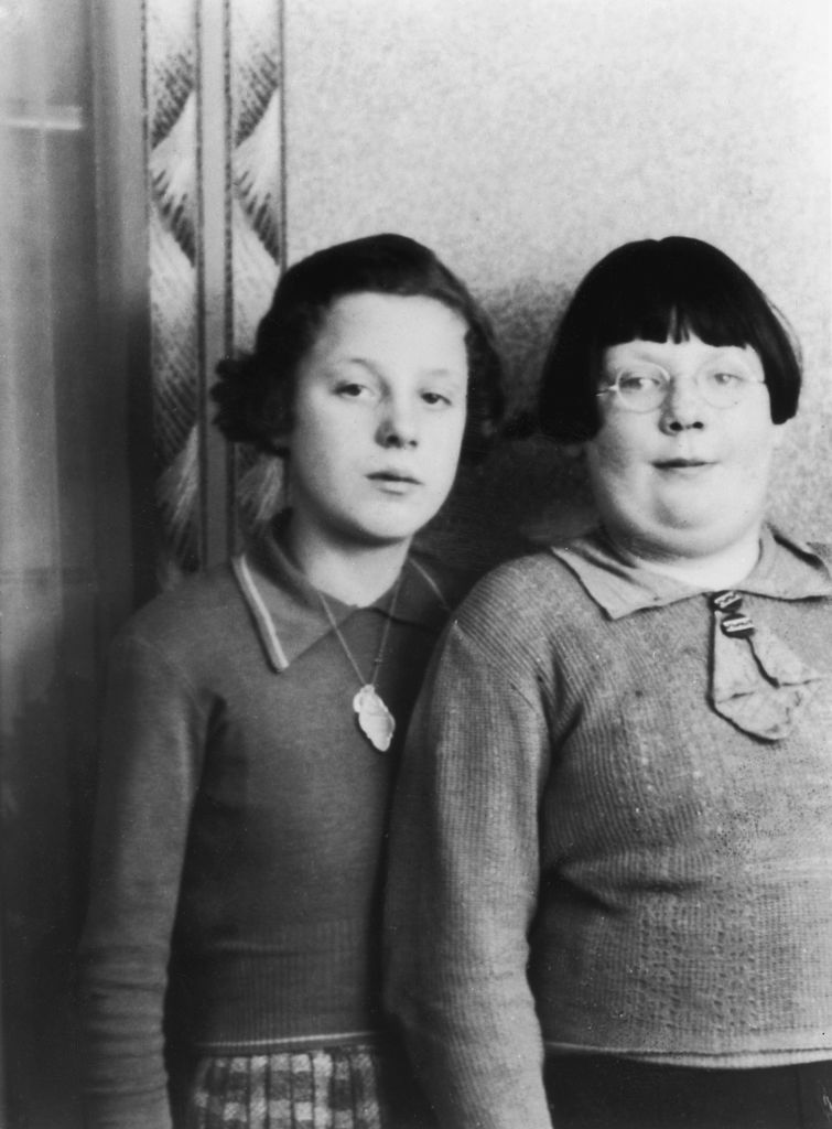 Kathleen Maloney (izquierda), una de las víctimas de John Reginald Christie, alrededor de 1945. Fue asesinada por Christie en 1953 y enterrada en su casa en 10 Rillington Place (Keystone/Hulton Archive/Getty Images)
