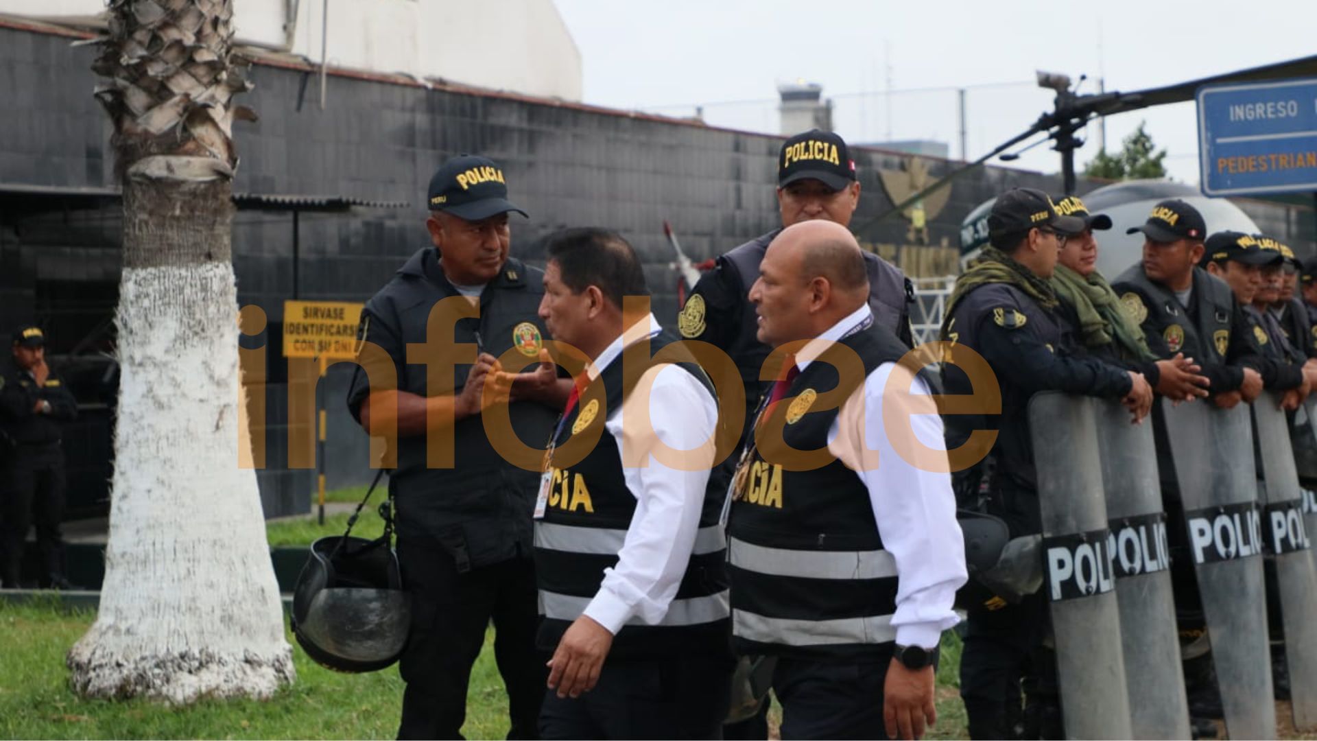 Resguardo policial por Alejandro Toledo, que llegó hoy a Perú luego de seis años | Paula Díaz - Infobae Perú