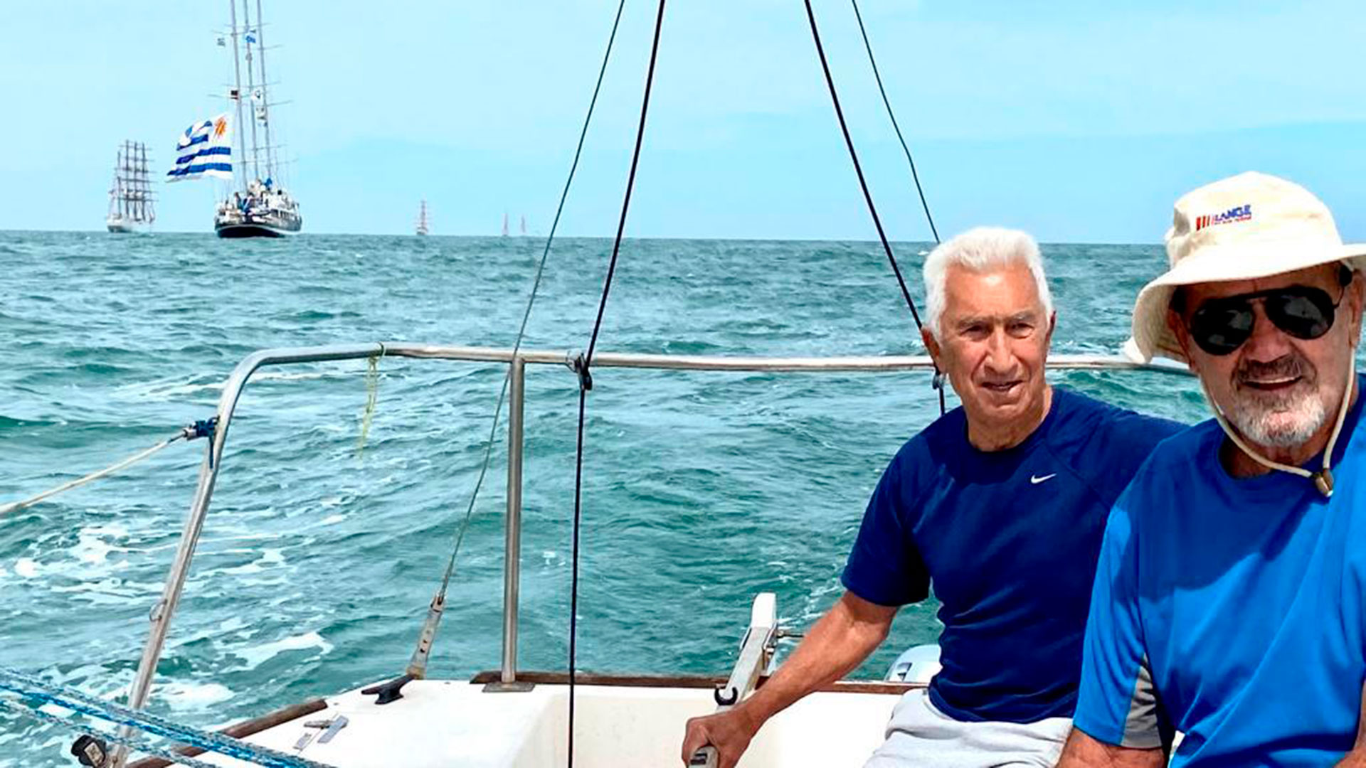 A Ricardo Capparelli, de remera azul, le gustaba salir a navegar 