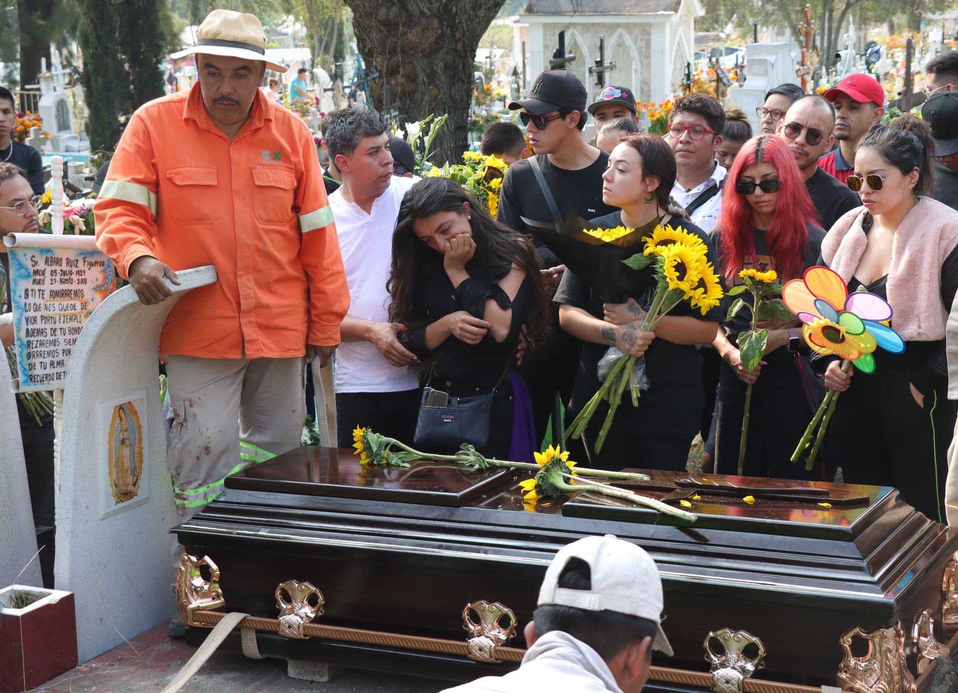 El entierro de de la joven Ariadna Fernanda en el panteón civil de San Nicolás Tolentino, en Iztapalapa, el pasado 5 de noviembre (FOTO: ROGELIO MORALES/CUARTOSCURO.COM)