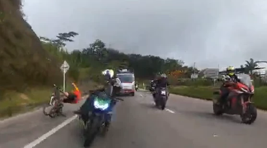 Ministro de Transporte exige que se le imponga comparendo a motociclista que atropelló a un ciclista en la vía Villeta