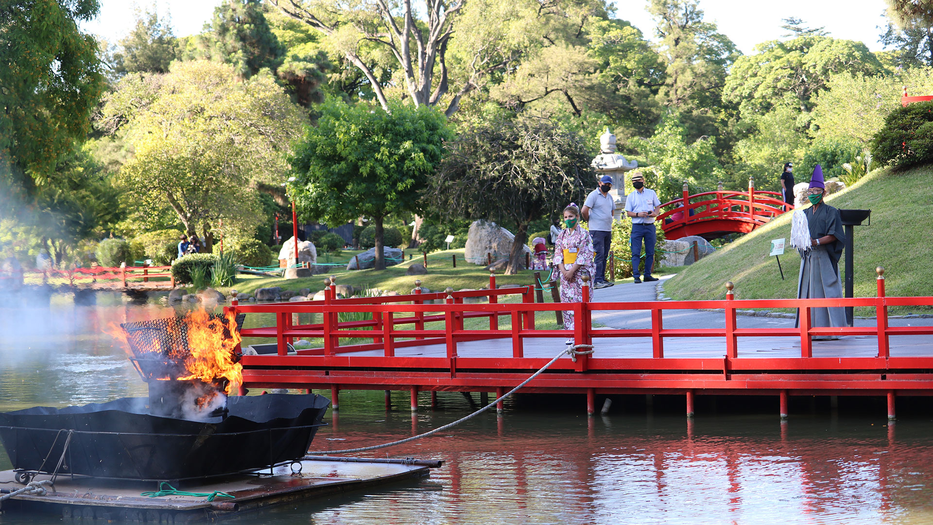 En el Jardín Japonés y con un ritual especial se llevó a cabo la quema de Darumas. El sábado 26 tendrá lugar la última ceremonia. Se ingresa por Av. Casares y Figueroa Alcorta y la entrada cuesta 220 pesos. (Gentileza Jardín Japonés)