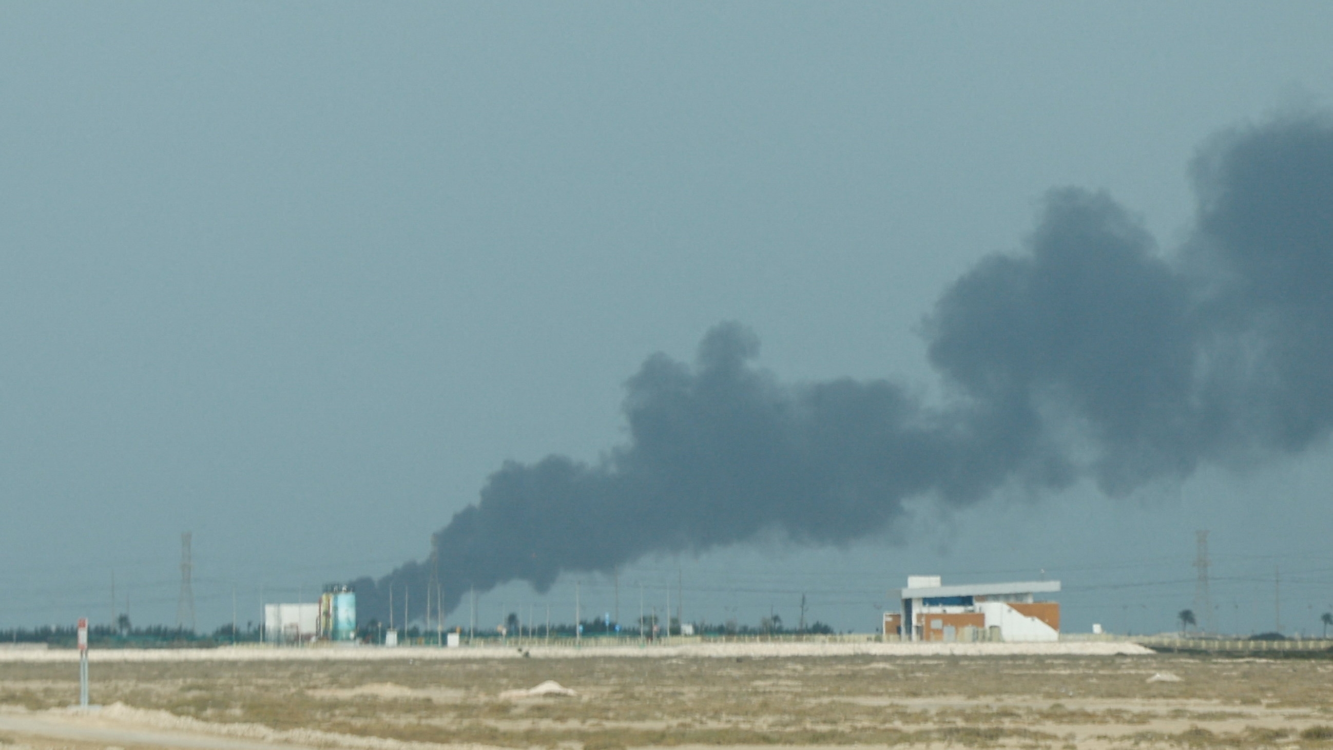 Nuevo ataque de los rebeldes hutíes: lanzaron drones contra una refinería de Aramco en Arabia Saudita