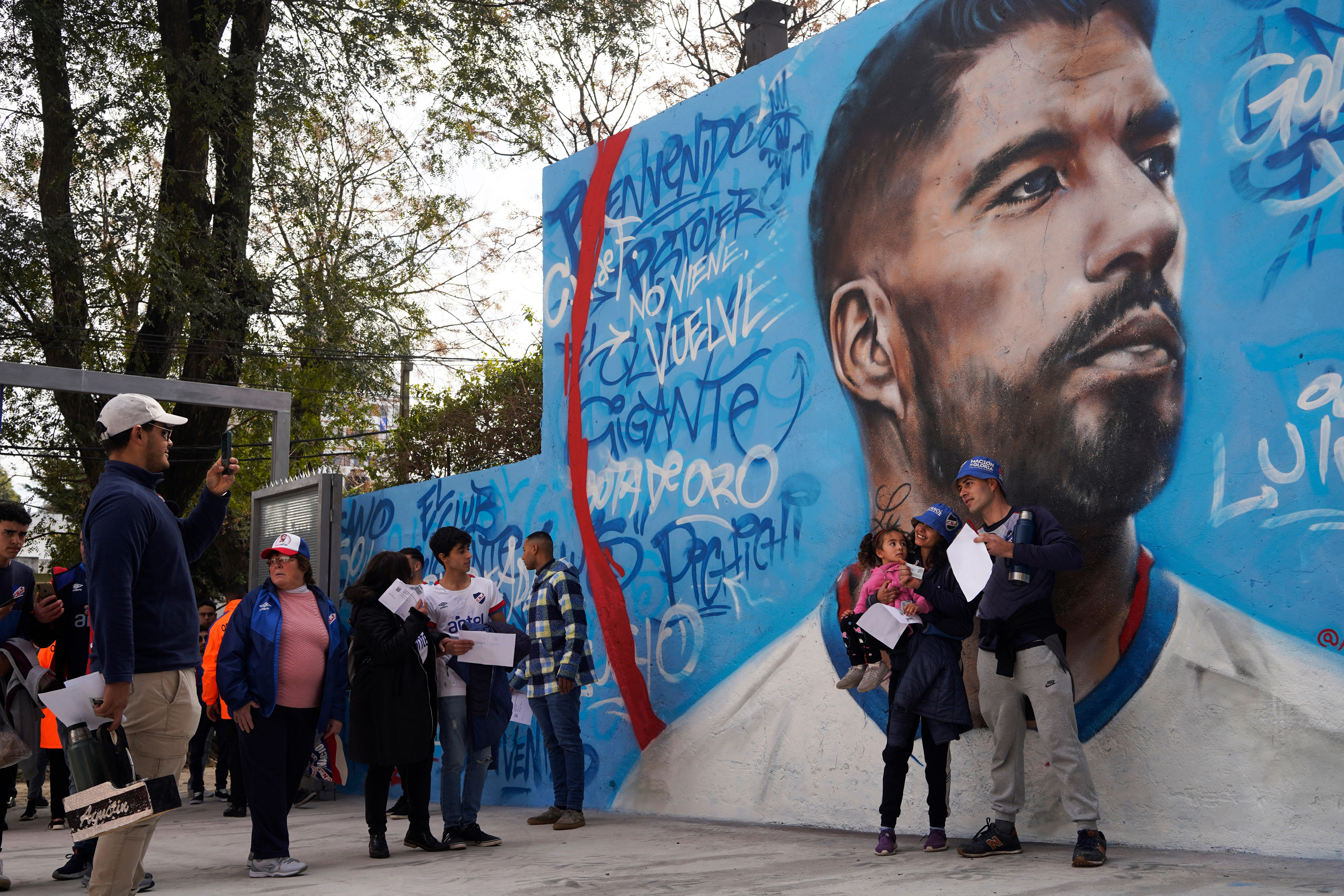 Suárez's mural, a tourist spot (REUTERS / Andres Cuenca Olaondo)