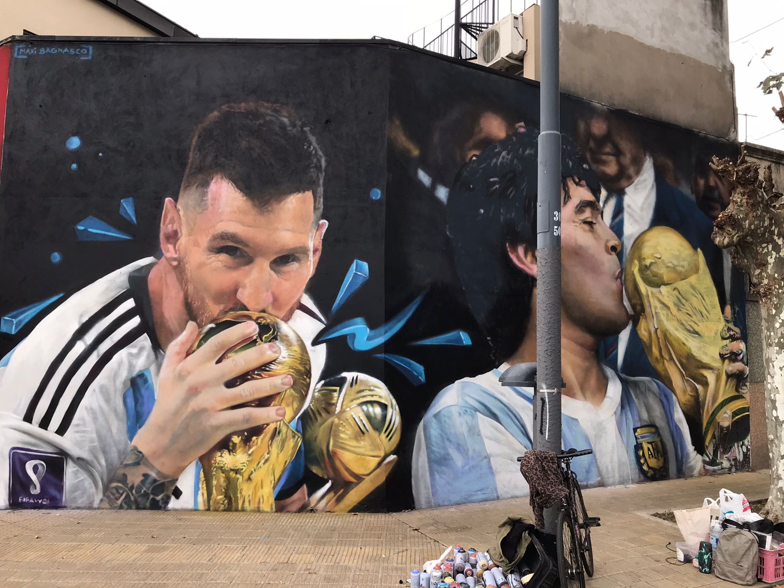“esquina Messi Y Maradona” La Historia Del Talentoso Artista Que Unió A Los ídolos En Un Mural 5726