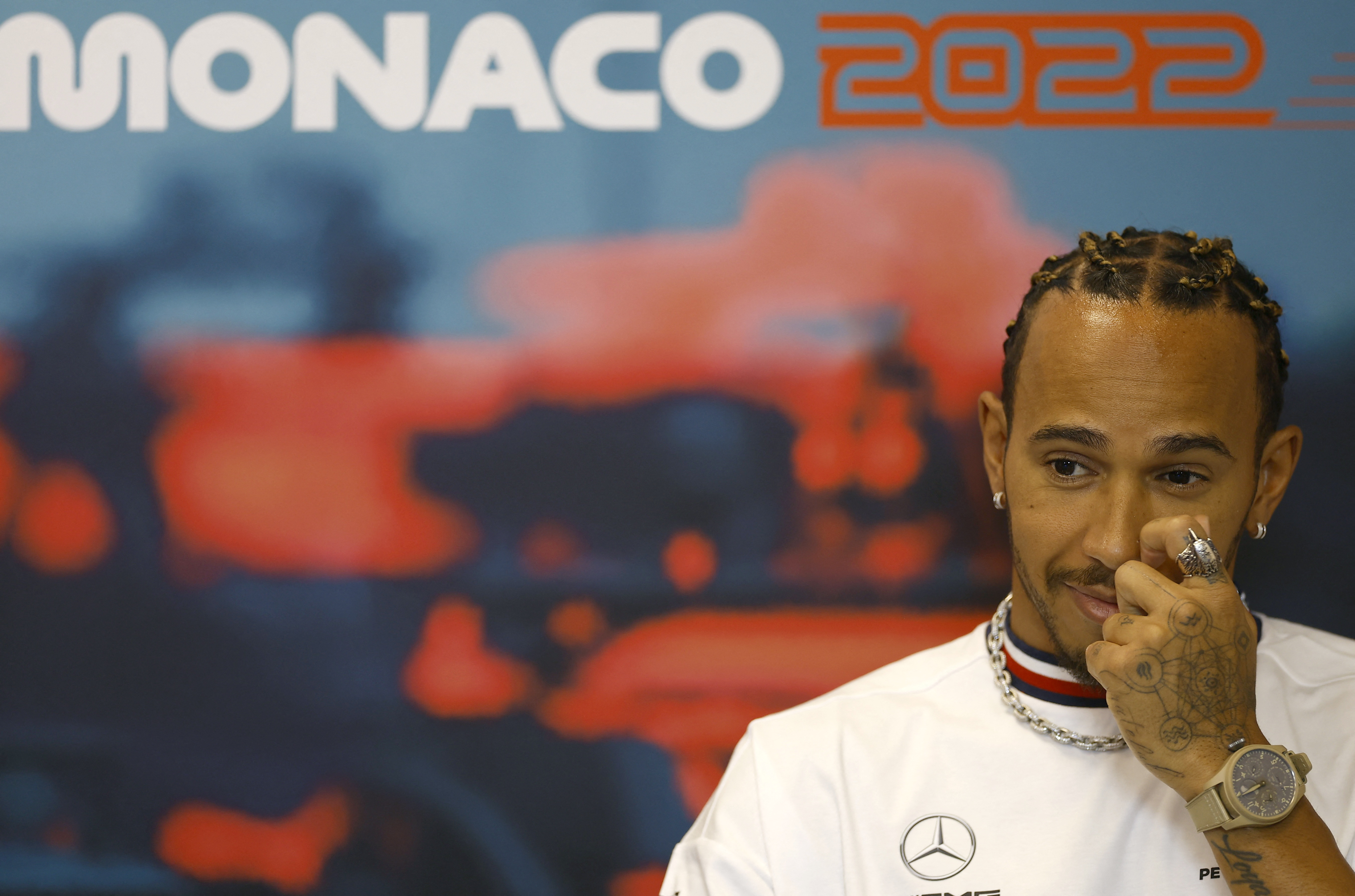 Hamilton volvió a desafiar a la Fórmula 1: mantendrá su aro en la nariz en el GP de Mónaco y lanzó una frase contundente
