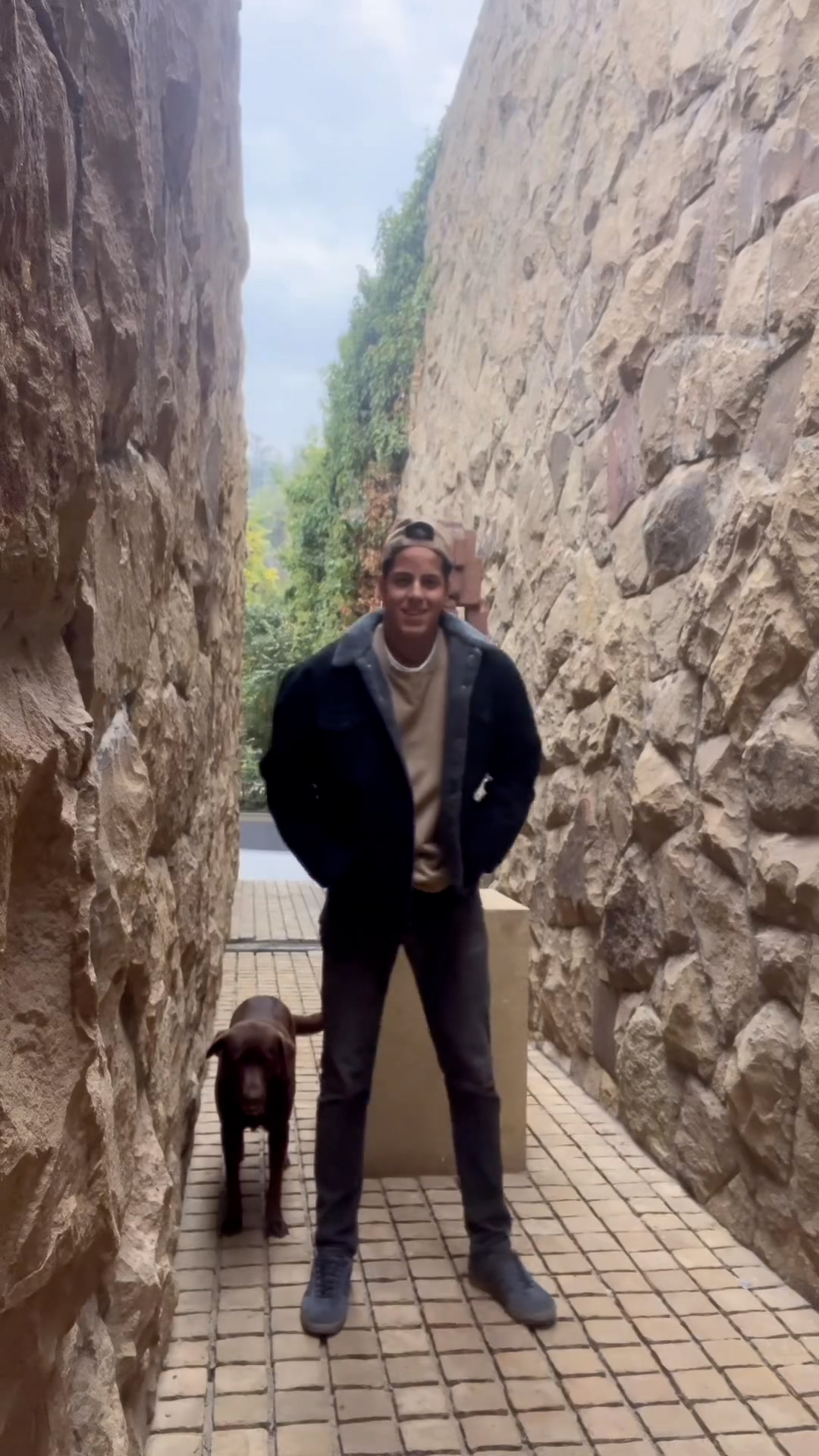 Máximo Menem y su perro