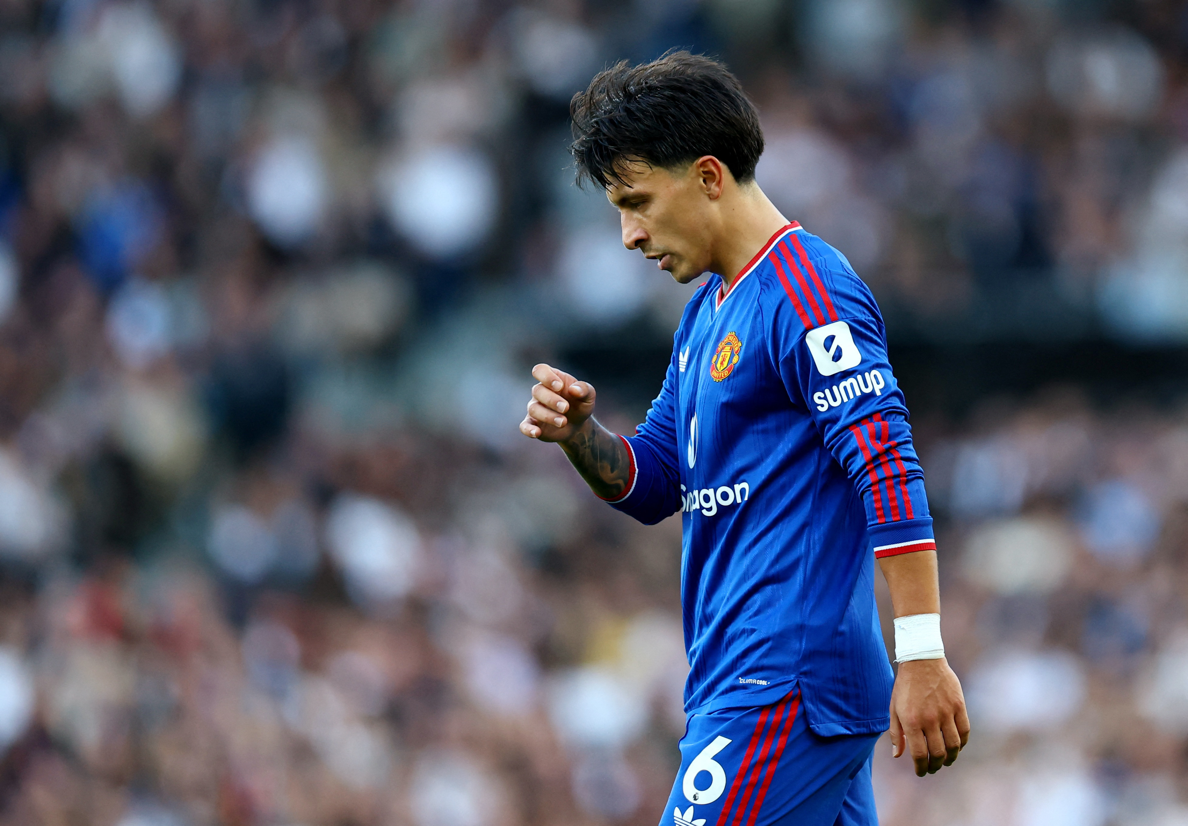 La interna que se desat&oacute; en Manchester United tras las frases de Lisandro Mart&iacute;nez: el cruce que habr&iacute;a tenido con un compa&ntilde;ero y el rumor de una sanci&oacute;n