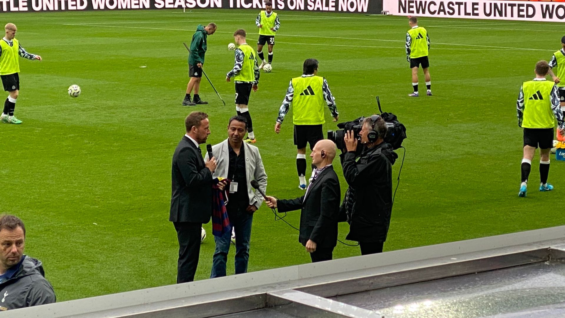 Nolberto Solano recibió homenaje durante el entretiempo de la victoria de  Newcastle vs Tottenham por Premier League - Infobae