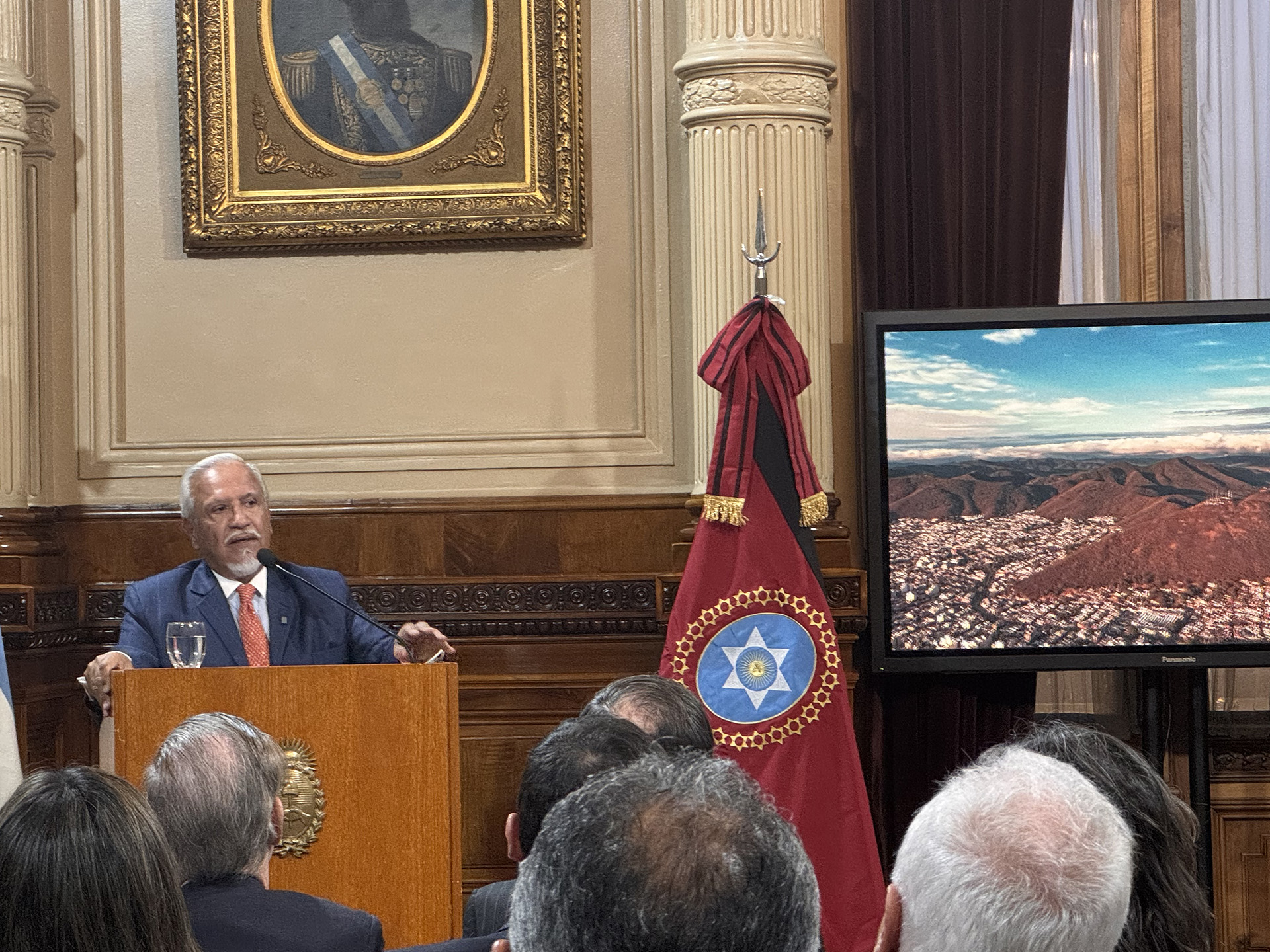 Un aliado clave del Gobierno anunció que deja el Senado y advirtió sobre el “bloqueo institucional”