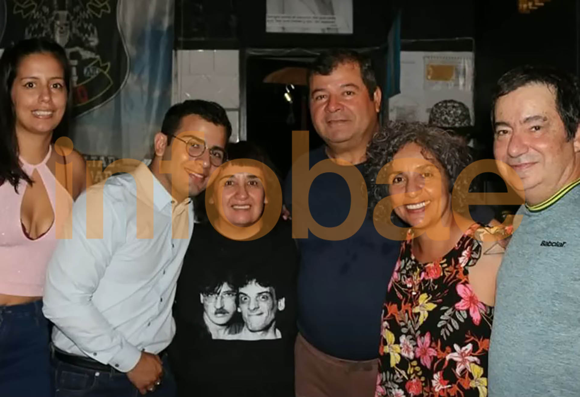 Cecilia, junto a los Sena, en el cumpleaños de Emerenciano 
