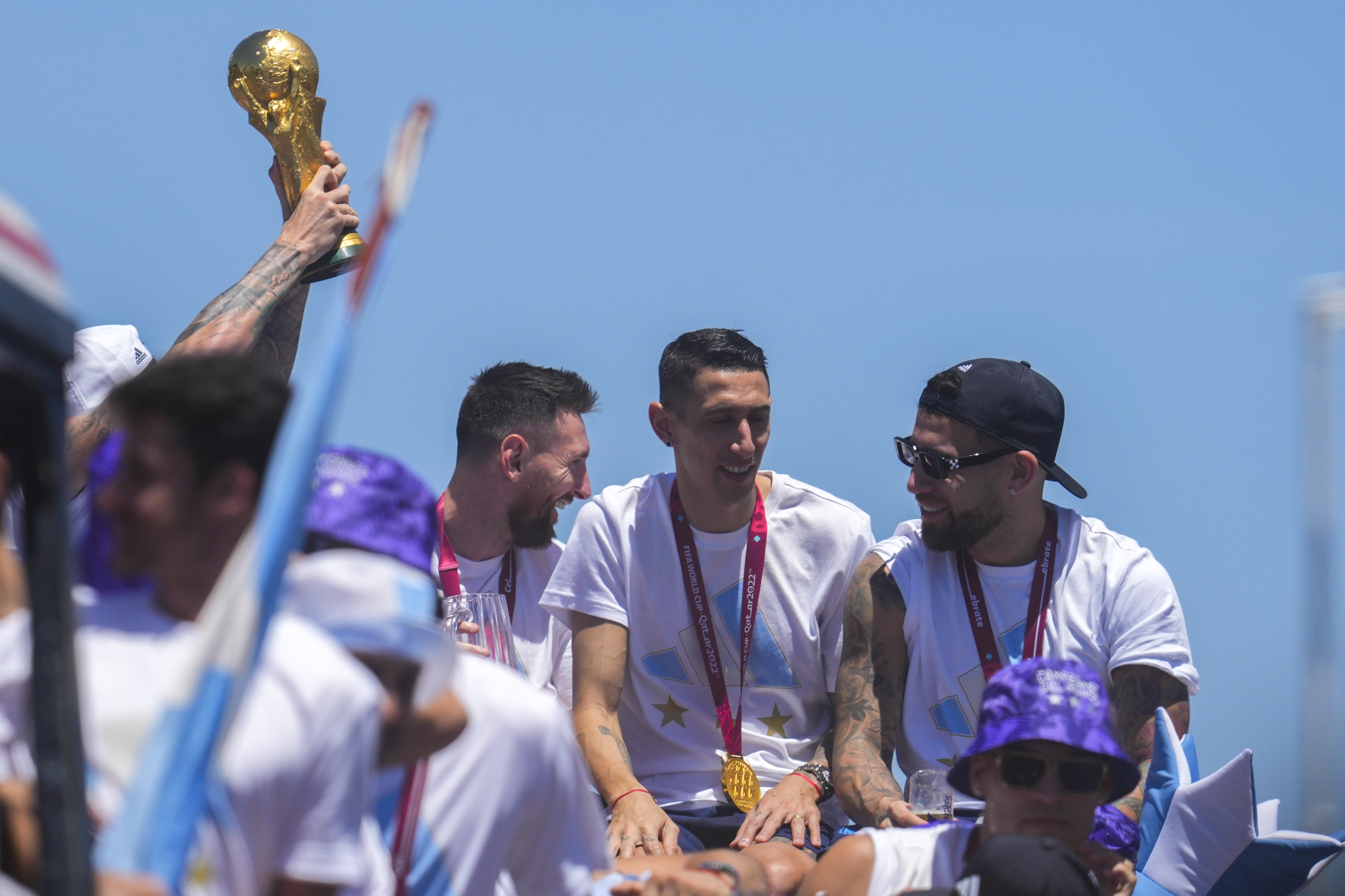 Lionel Messi junto a Ángel di María y Nicolás Otamendi. (AP Foto/Natacha Pisarenko)